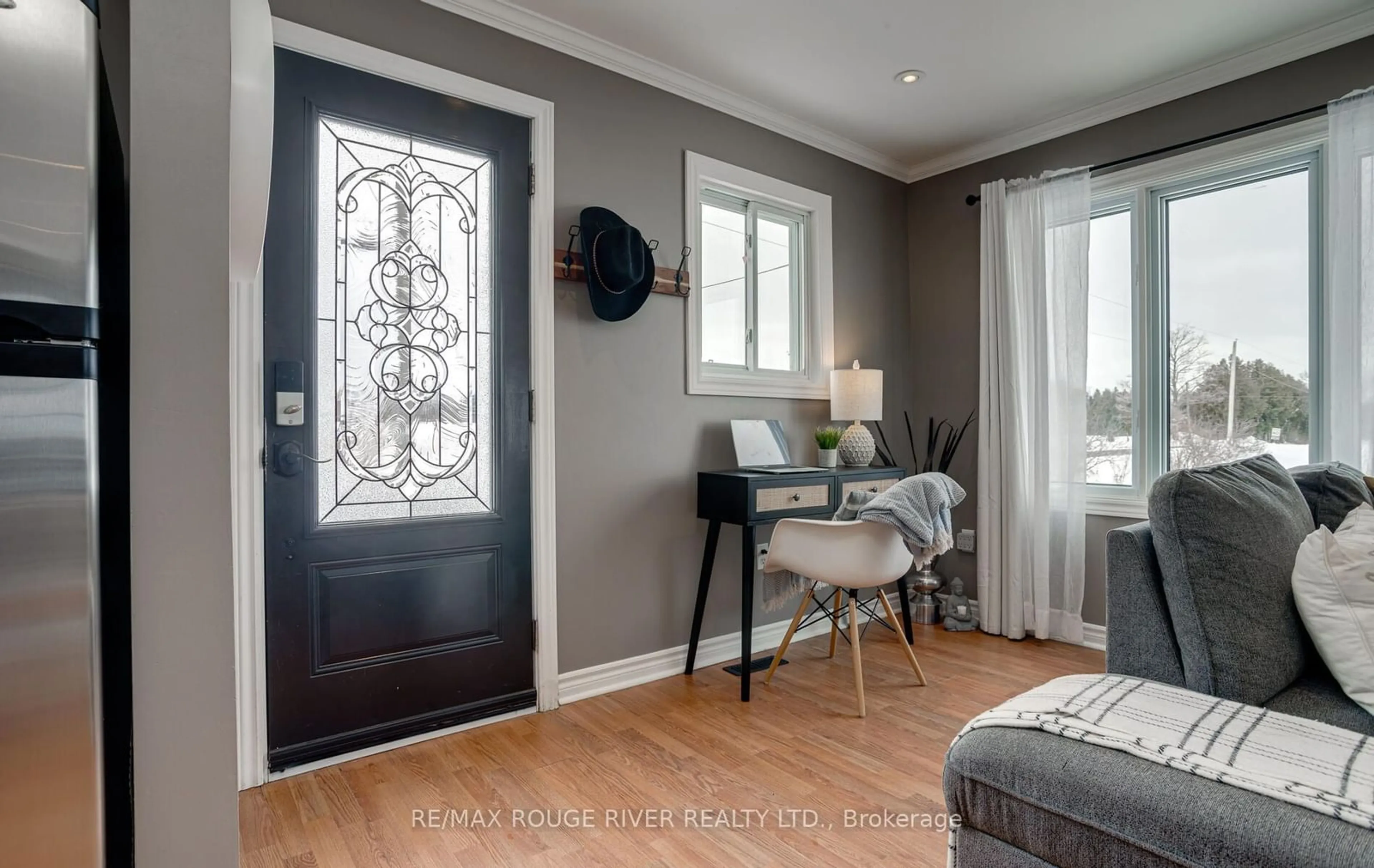 Indoor entryway for 3407 Church St, Scugog Ontario L0B 1B0