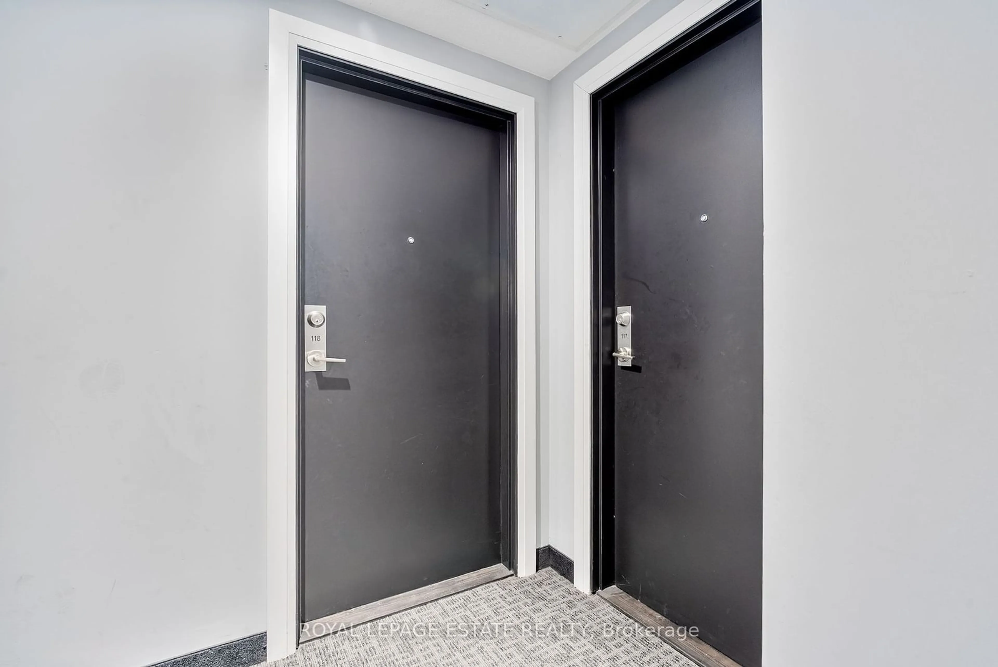 Indoor foyer for 22 East Haven Dr #118, Toronto Ontario M1N 1T8