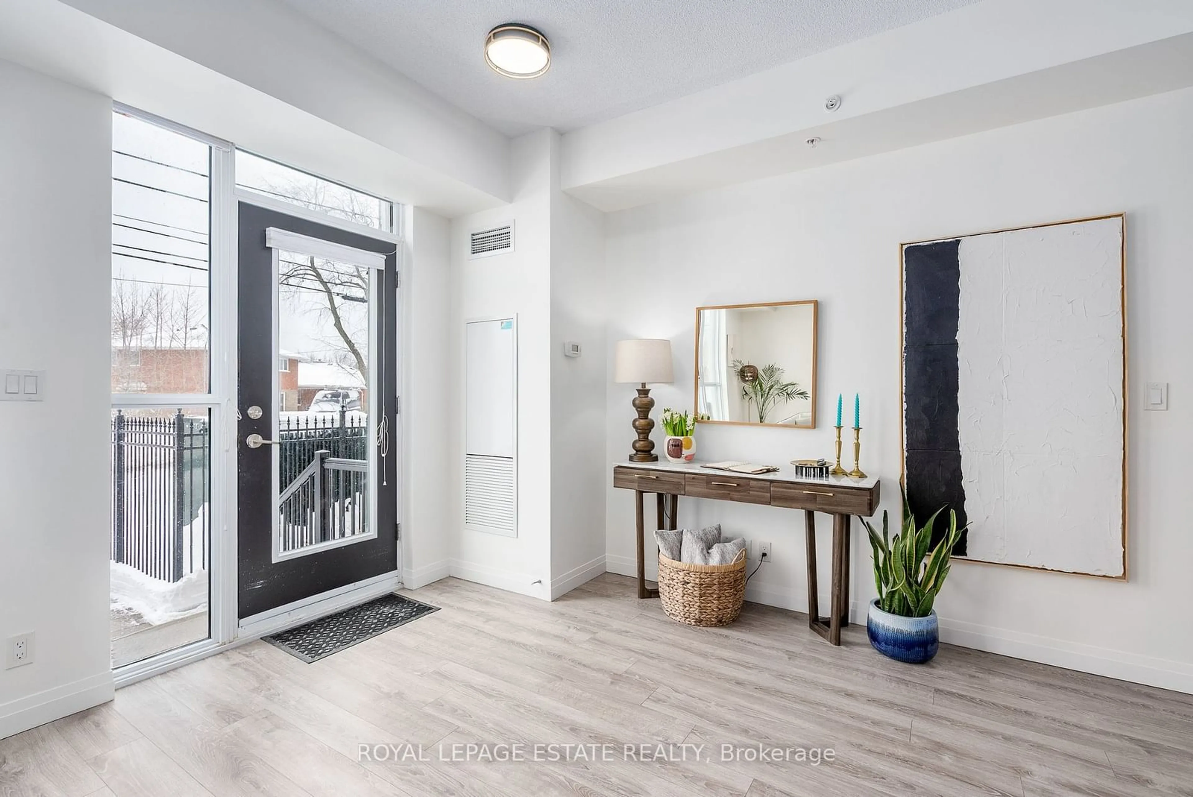 Indoor entryway for 22 East Haven Dr #118, Toronto Ontario M1N 1T8