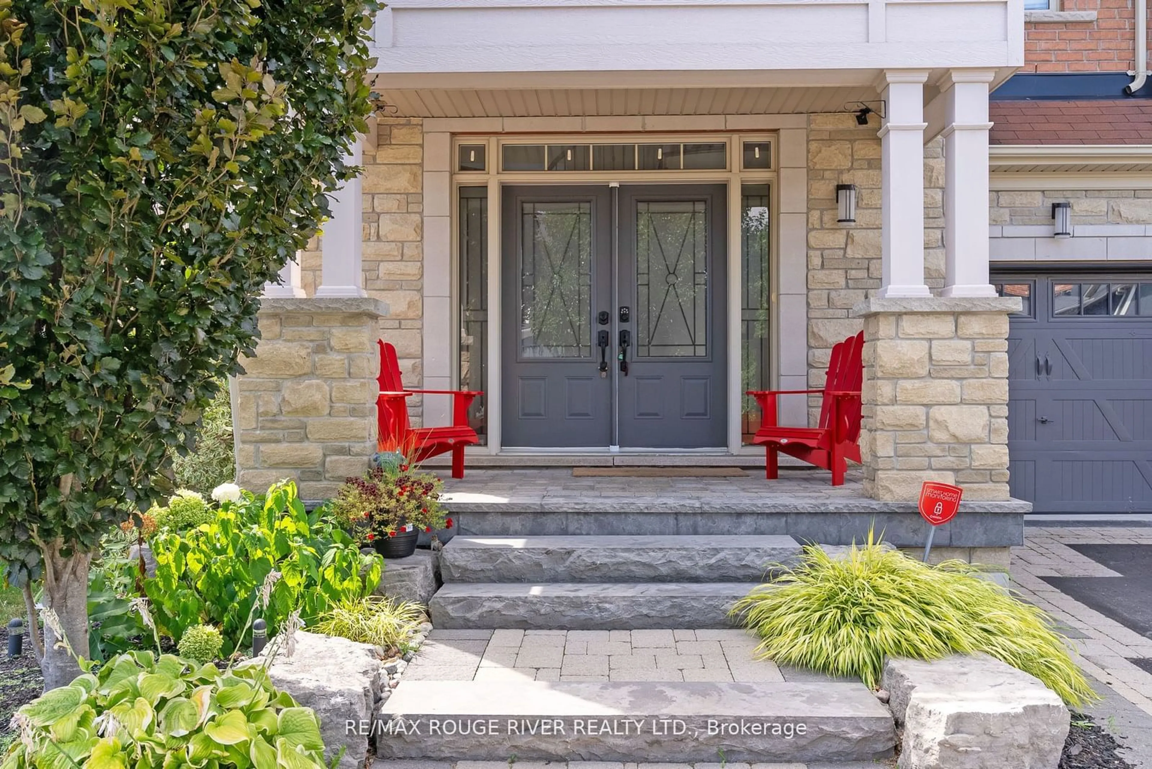 Indoor entryway for 25 Jarrow Cres, Whitby Ontario L1M 0G9