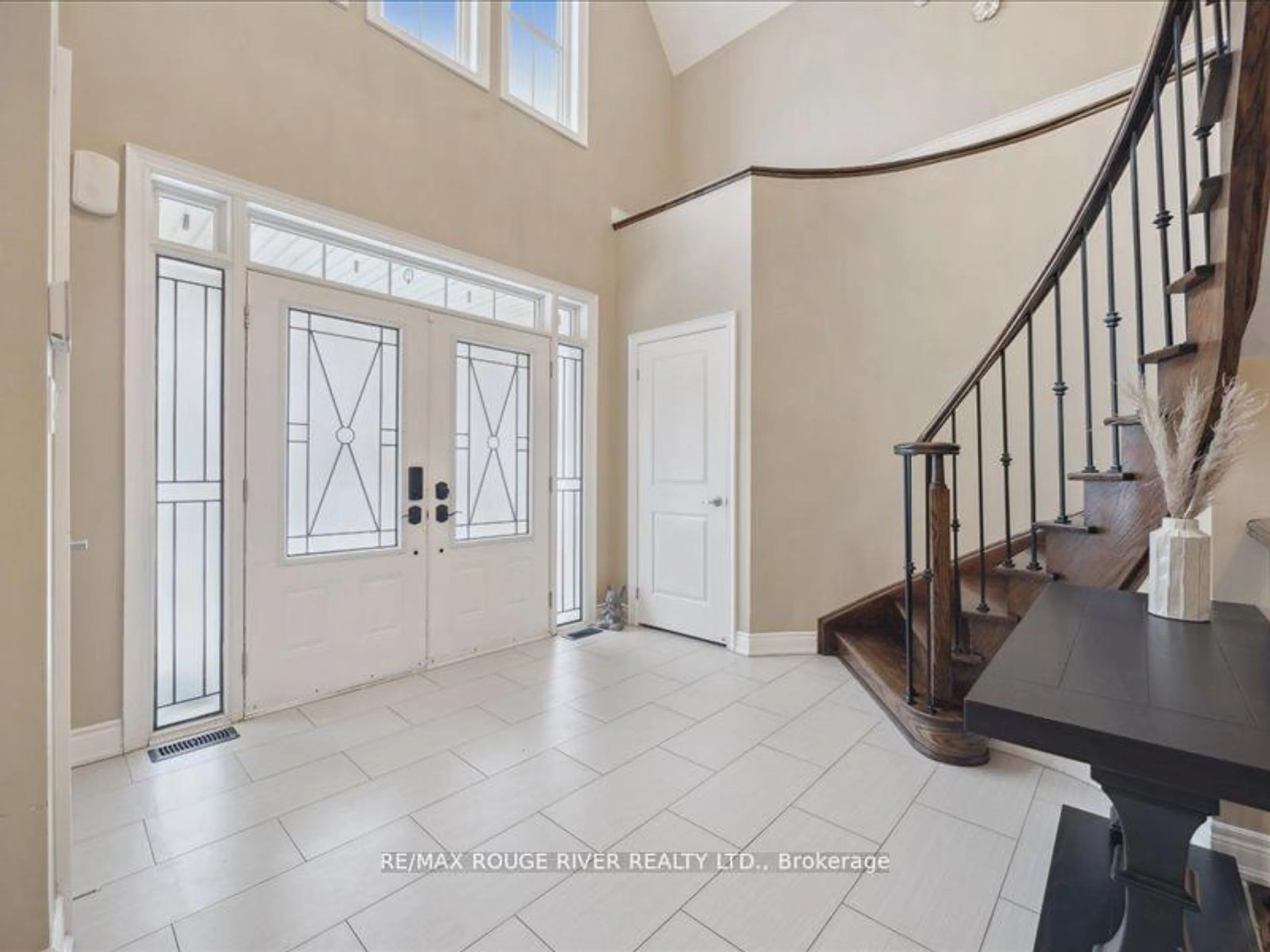 Indoor entryway for 25 Jarrow Cres, Whitby Ontario L1M 0G9