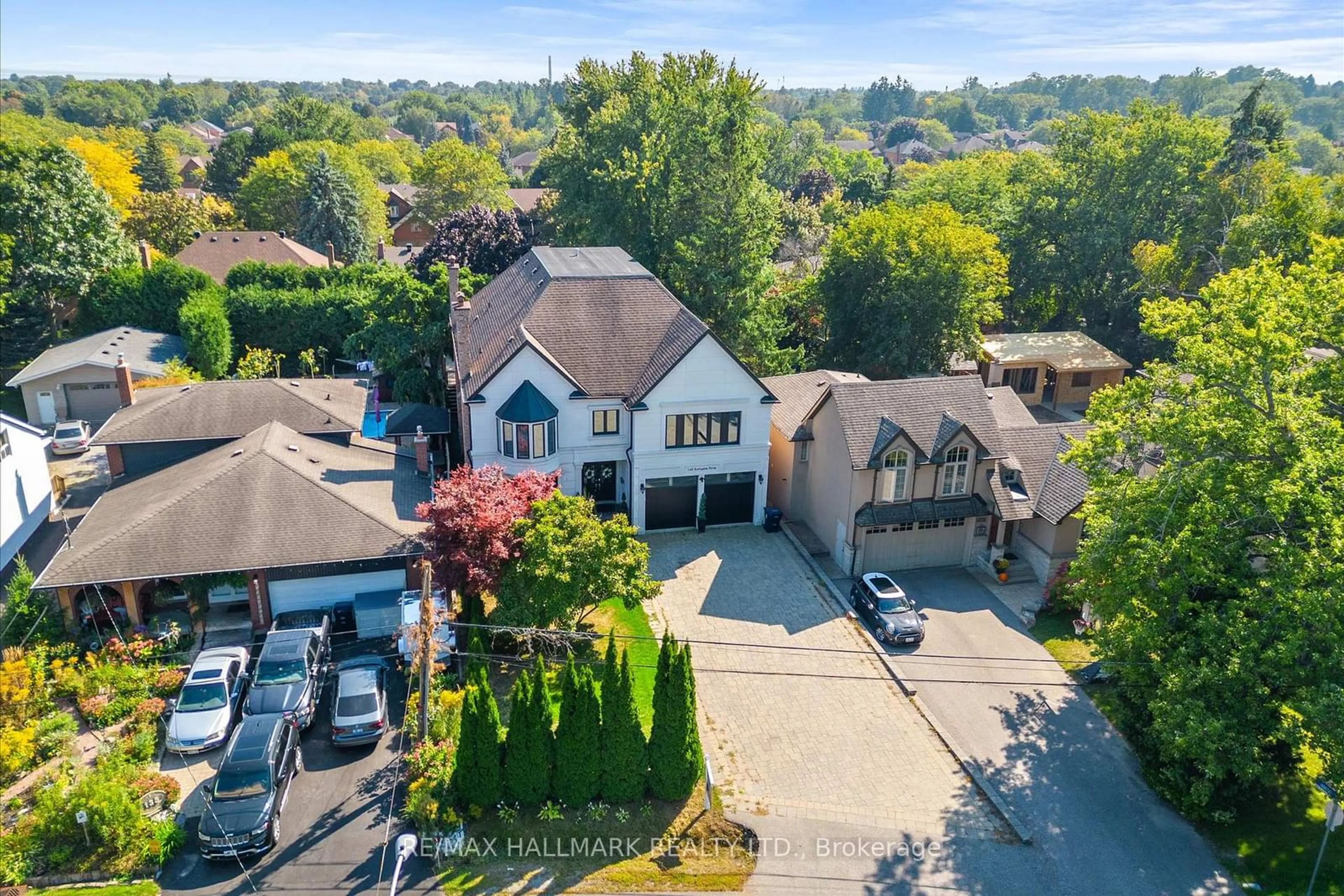 A pic from outside/outdoor area/front of a property/back of a property/a pic from drone, street for 140 Bathgate Dr, Toronto Ontario M1C 1T5