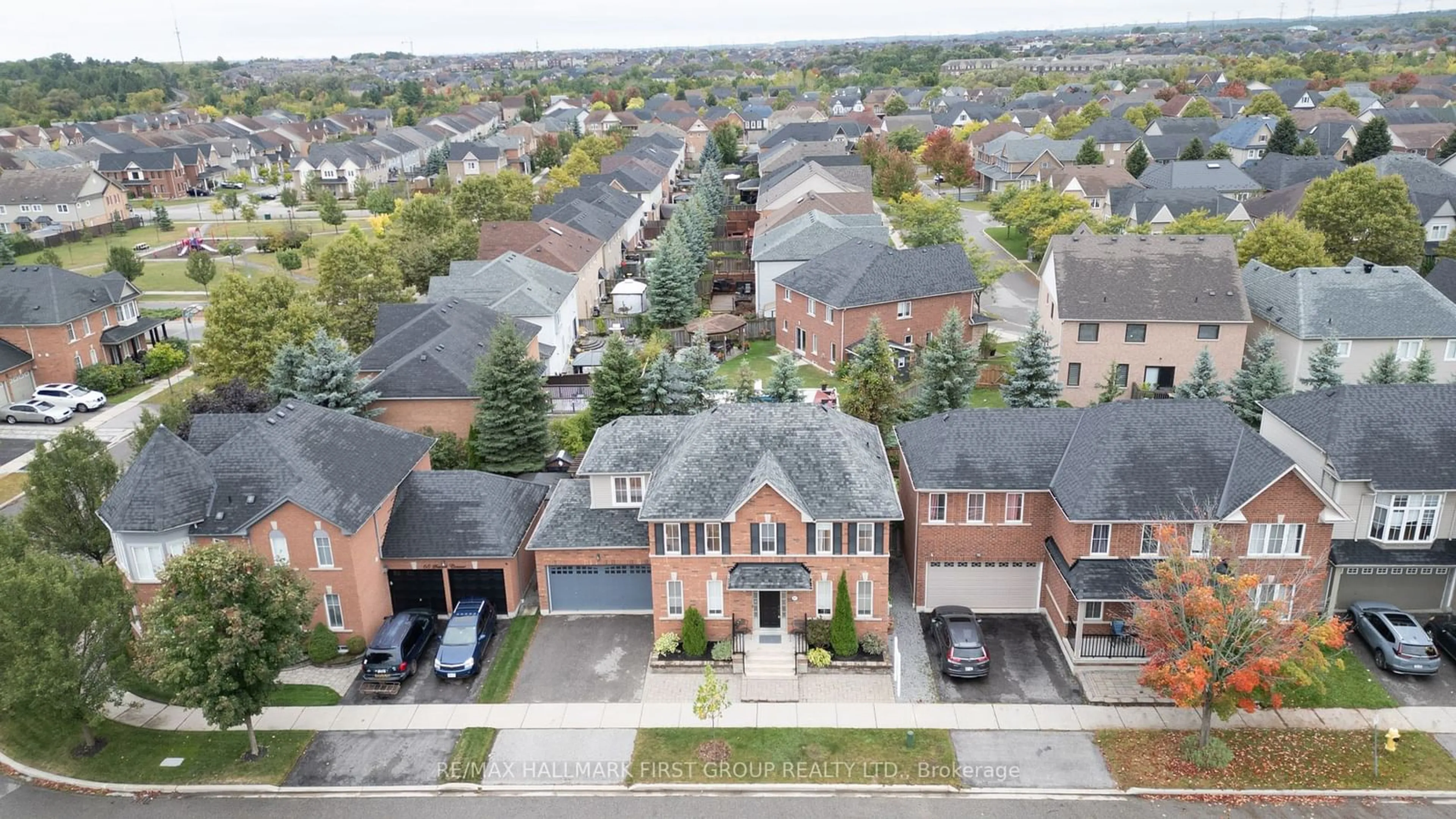 A pic from outside/outdoor area/front of a property/back of a property/a pic from drone, street for 68 Mcnicol Cres, Ajax Ontario L1Z 1Y8