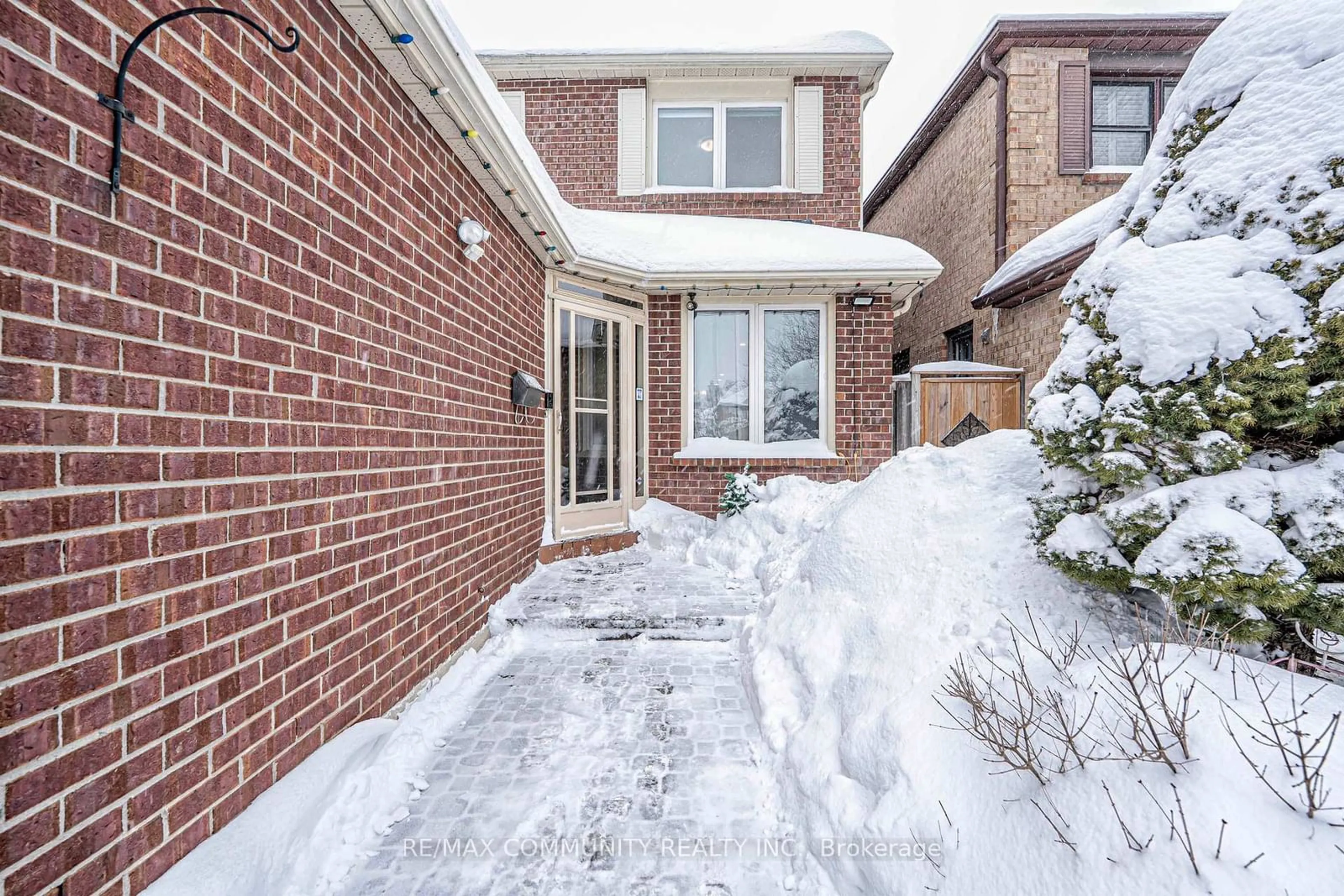 Home with brick exterior material, street for 61 Fishery Rd, Toronto Ontario M1C 3R7