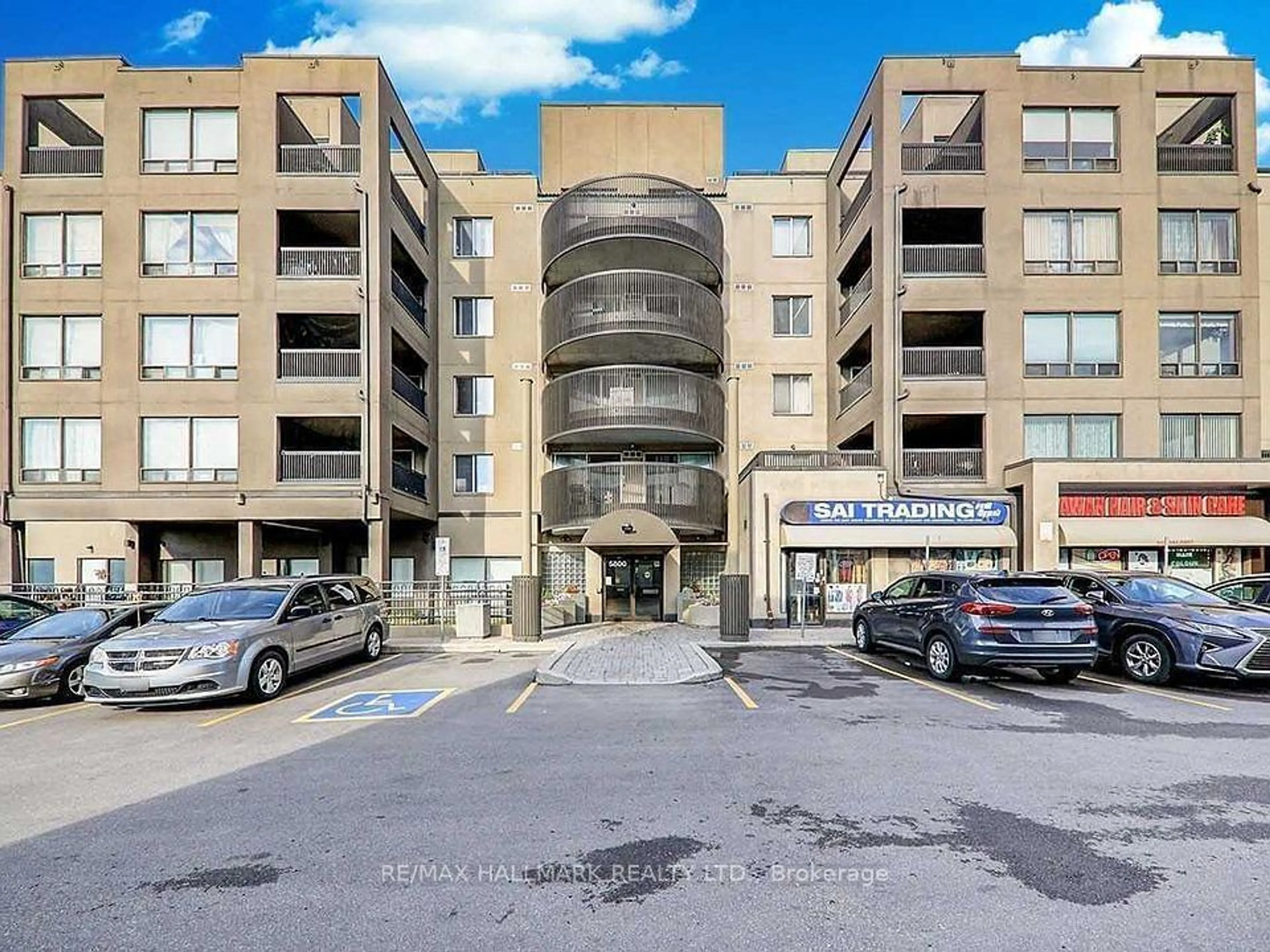 Indoor foyer for 5800 Sheppard Ave #516, Toronto Ontario M1B 5J7