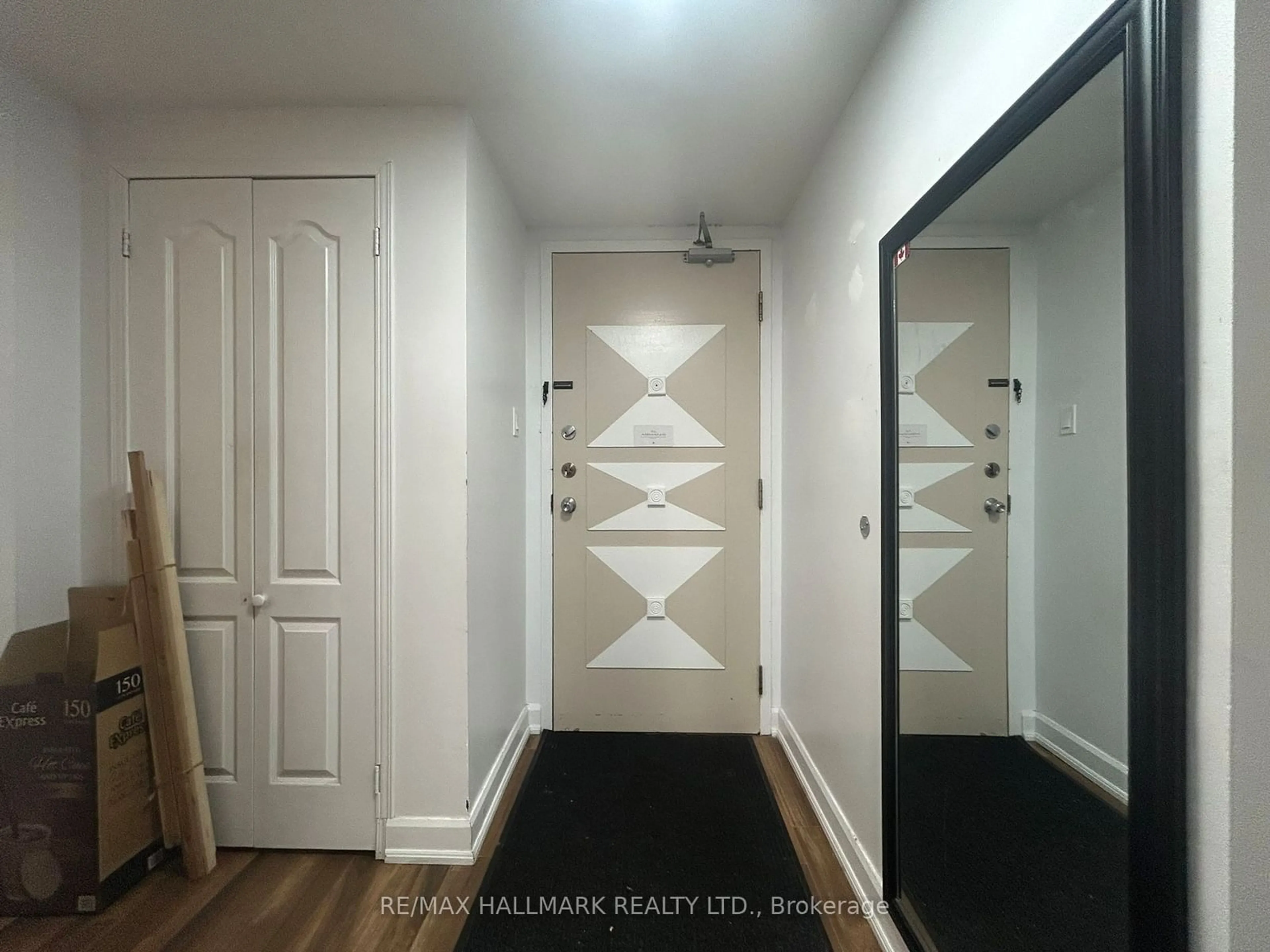 Indoor entryway for 5800 Sheppard Ave #516, Toronto Ontario M1B 5J7