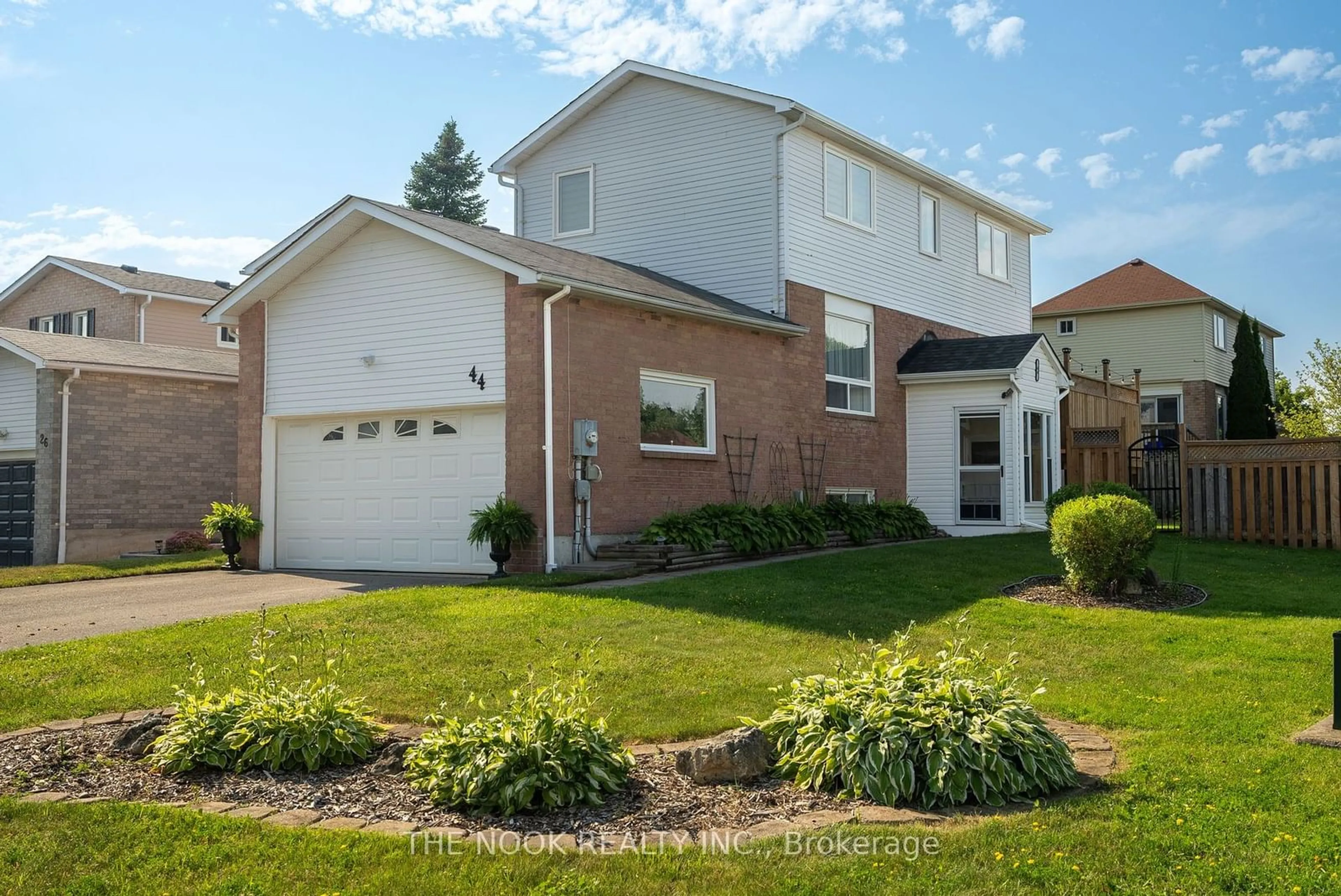 Home with brick exterior material, street for 44 Broadlands Cres, Clarington Ontario L1E 1R1