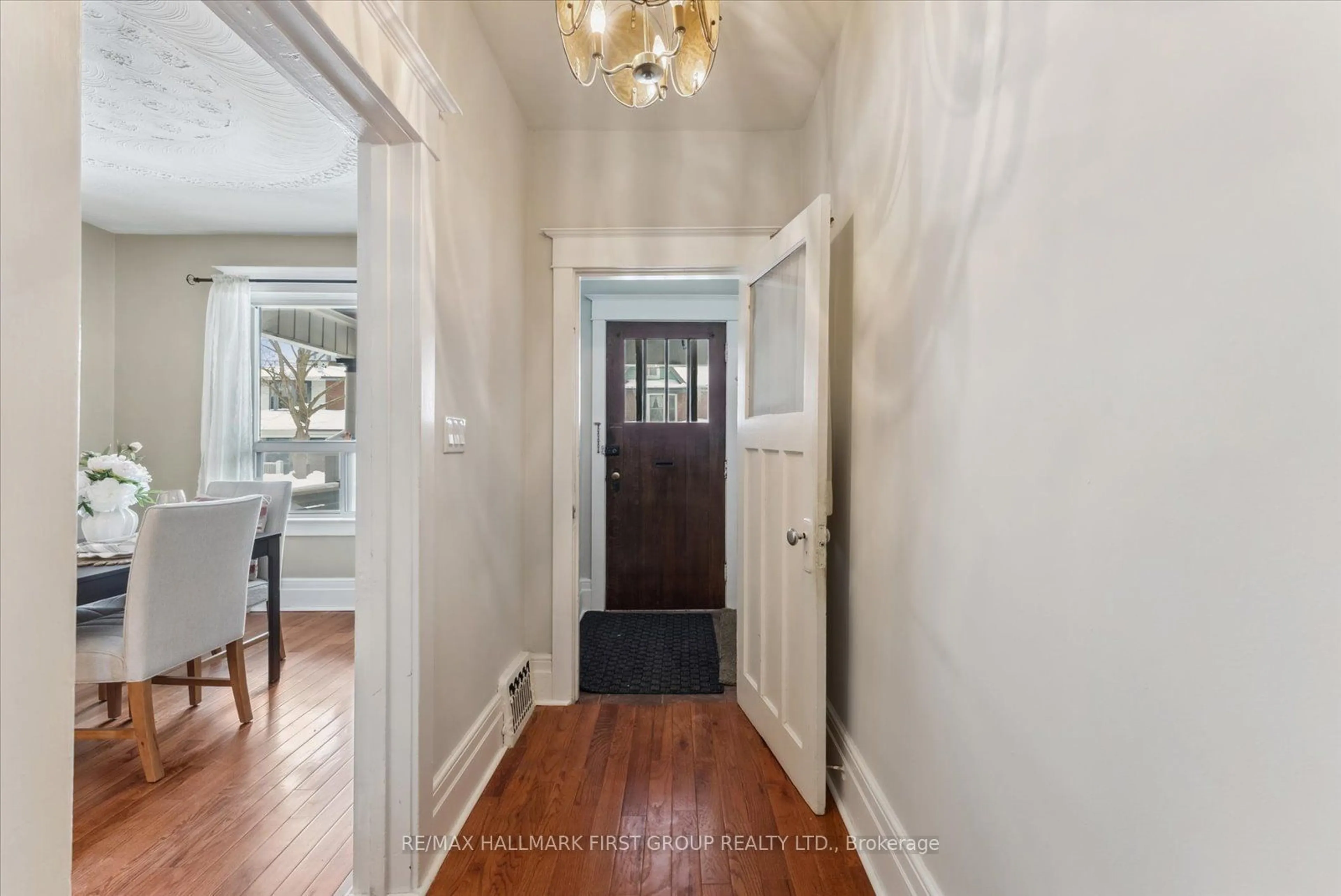 Indoor entryway for 176 Langley Ave, Toronto Ontario M4K 1B7