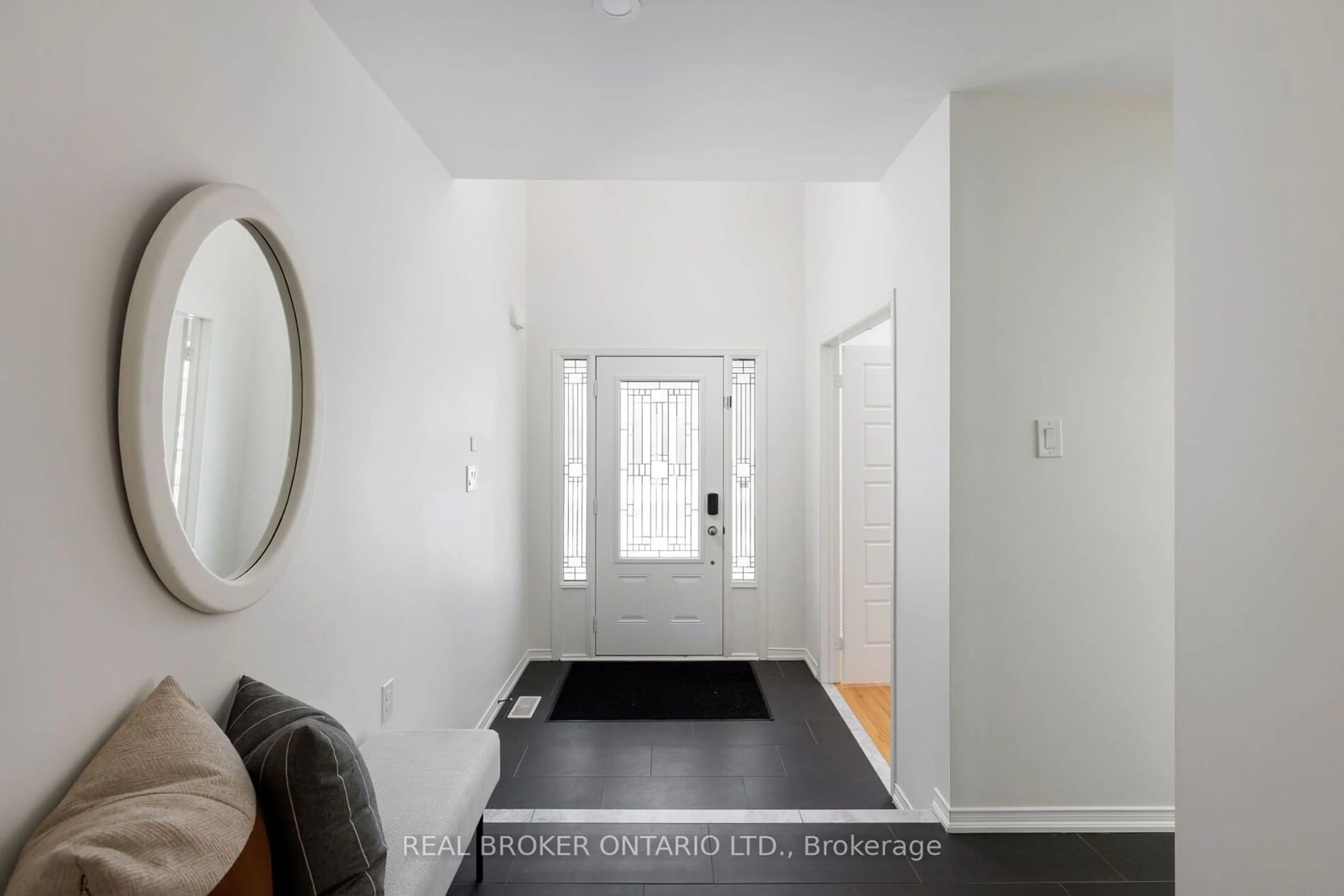 Indoor entryway for 31 Malthouse Cres, Ajax Ontario L1Z 0S1