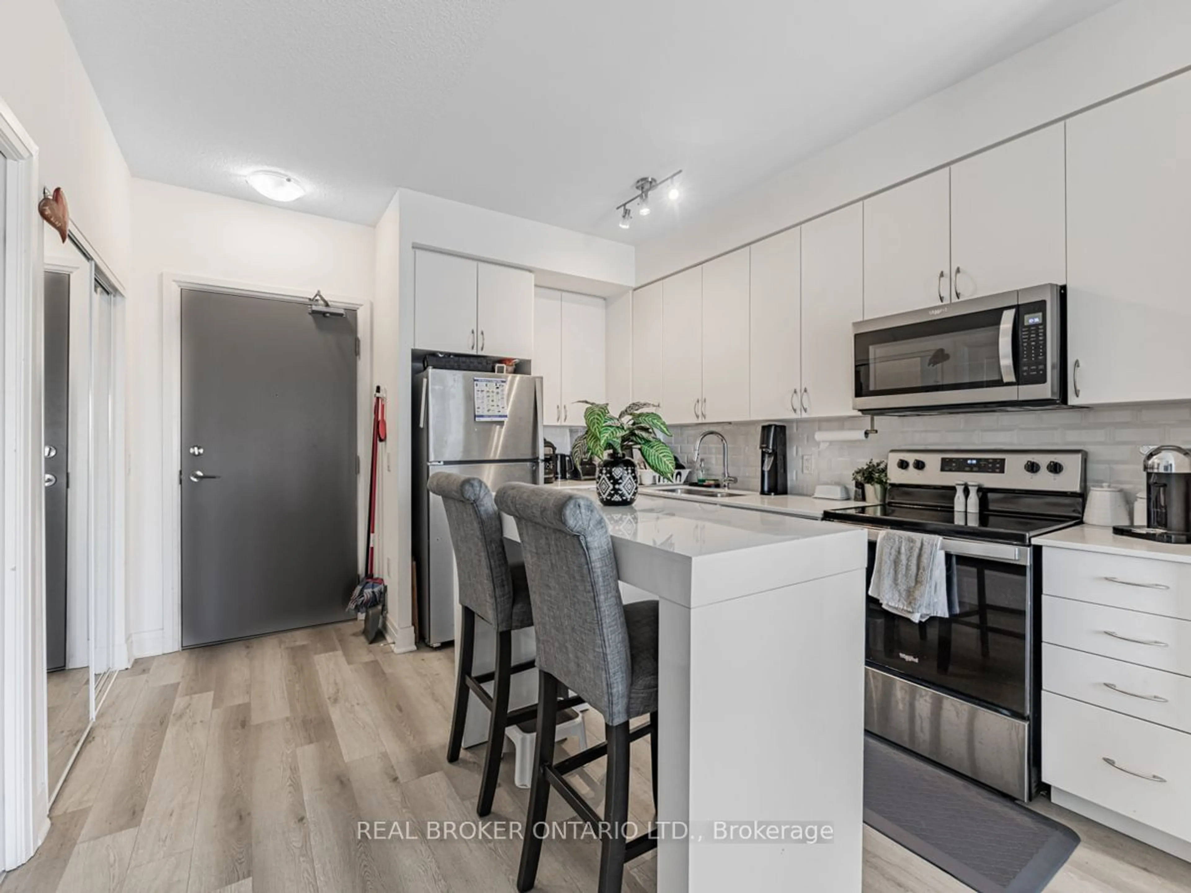 Open concept kitchen, unknown for 3220 Sheppard Ave #1206, Toronto Ontario M1T 3K3