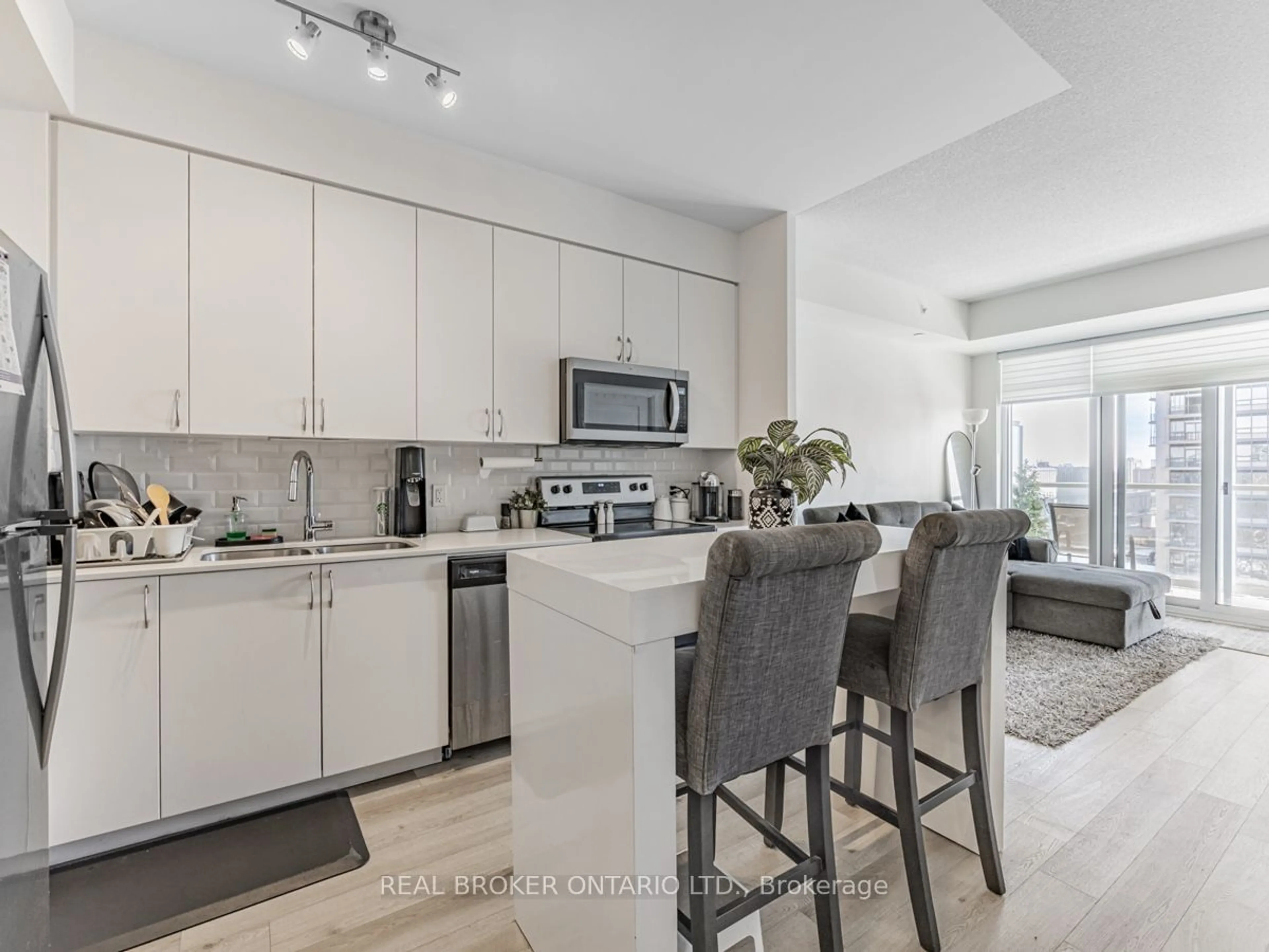 Open concept kitchen, unknown for 3220 Sheppard Ave #1206, Toronto Ontario M1T 3K3