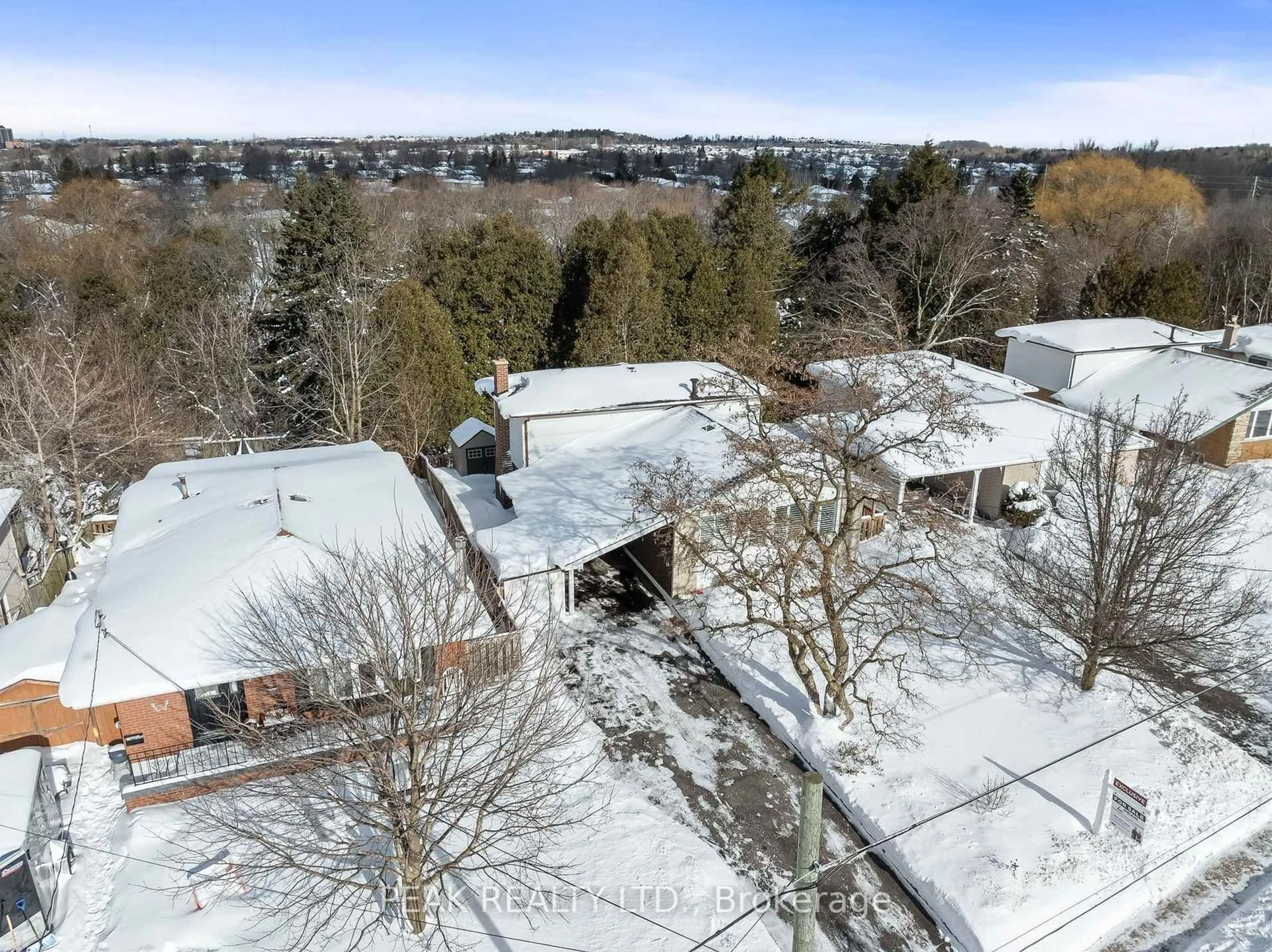 A pic from outside/outdoor area/front of a property/back of a property/a pic from drone, city buildings view from balcony for 748 Adelaide Ave, Oshawa Ontario L1G 2A9