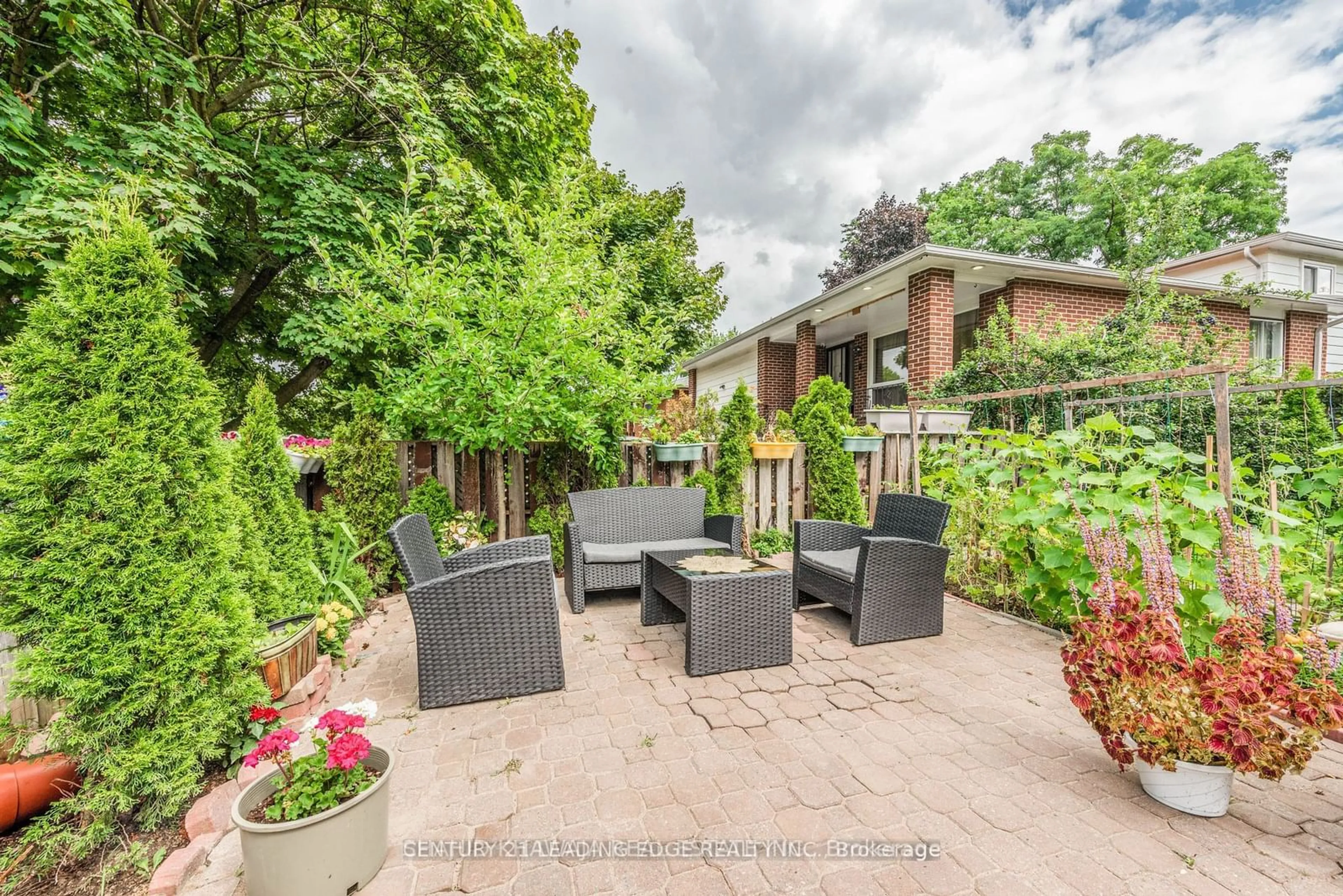 Patio, street for 1909 Poppy Lane, Pickering Ontario L1V 2T4