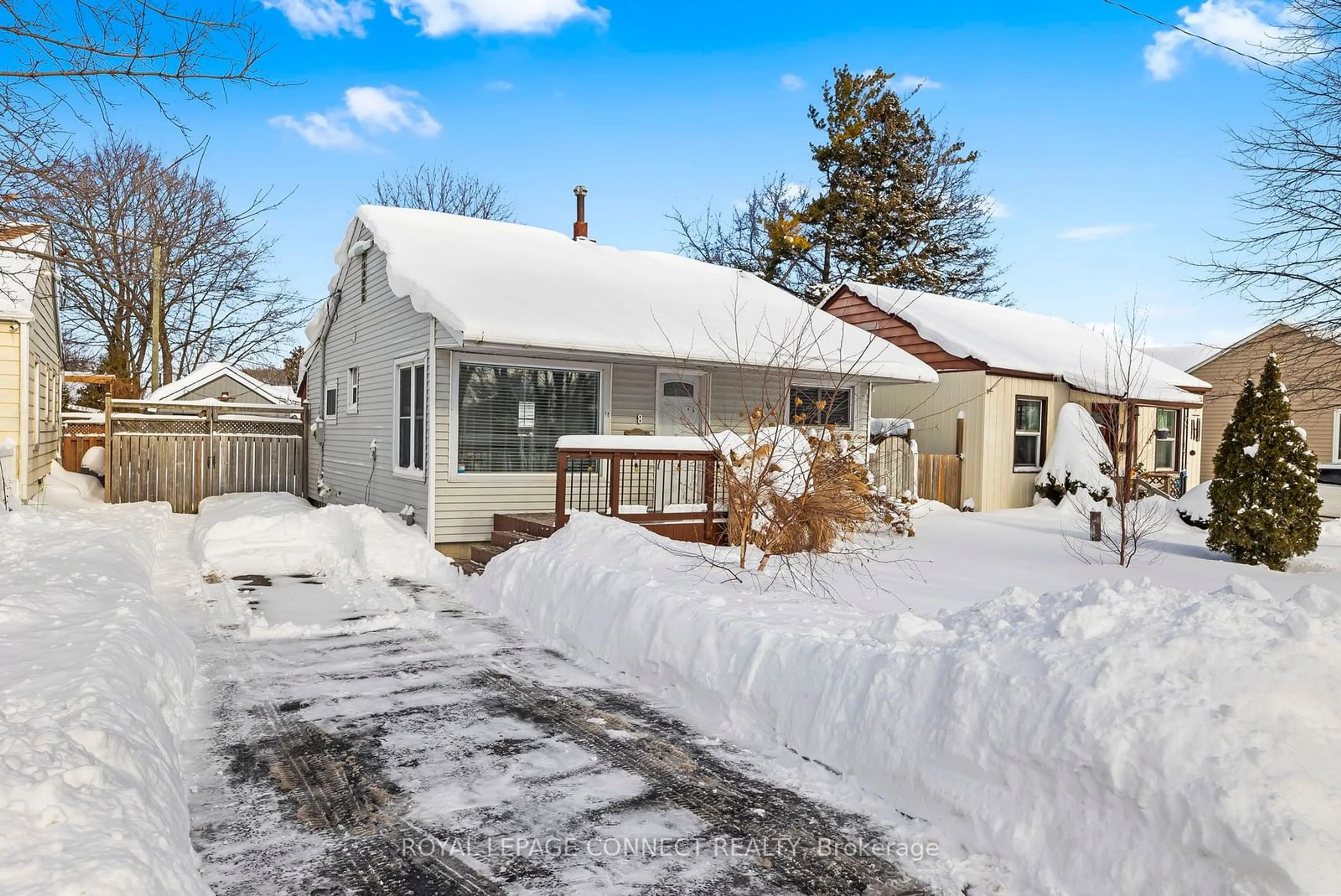 A pic from outside/outdoor area/front of a property/back of a property/a pic from drone, street for 8 Birch Cres, Ajax Ontario L1S 1X4