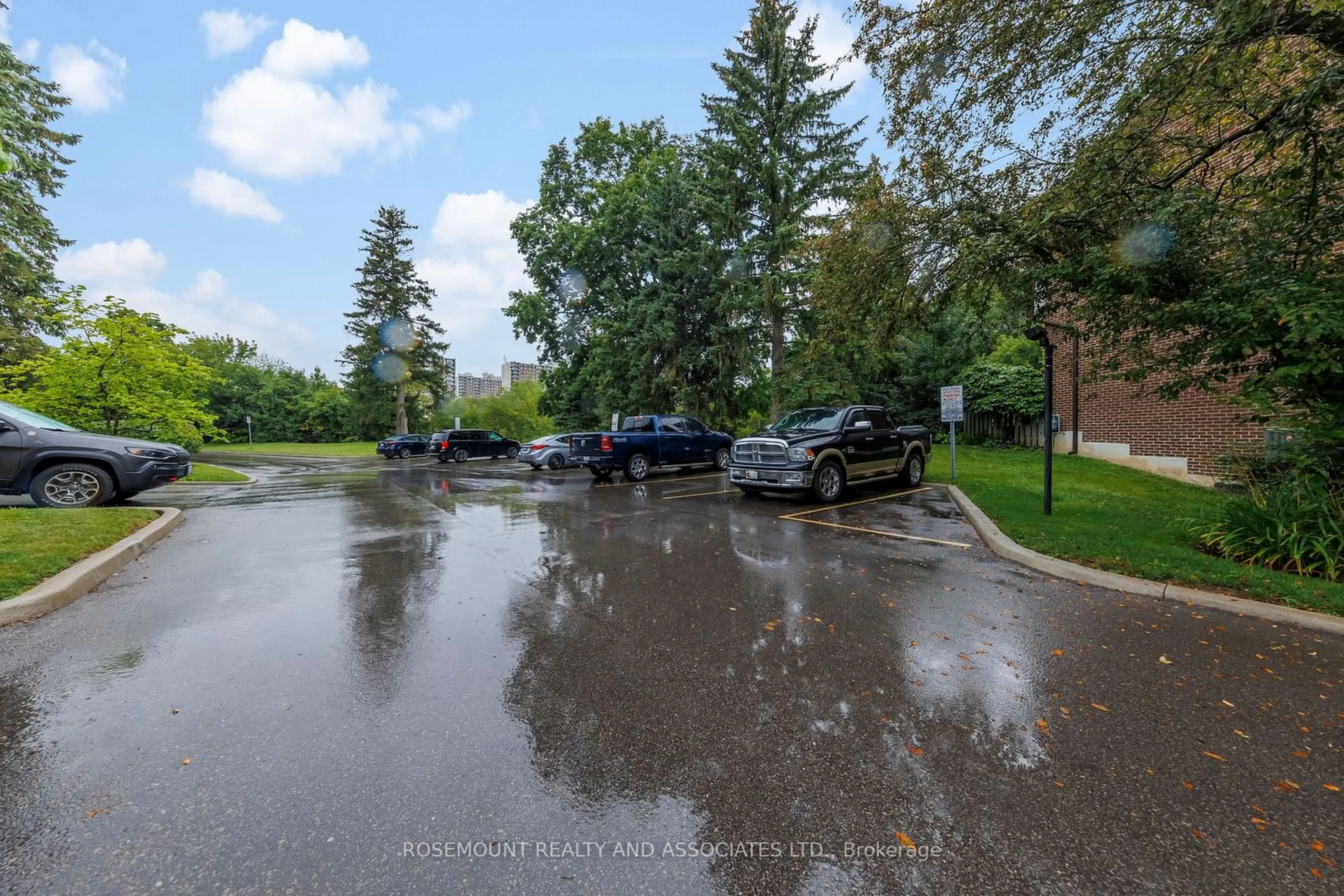 Parking for 227 Jeffery St #21, Whitby Ontario L1N 6E4