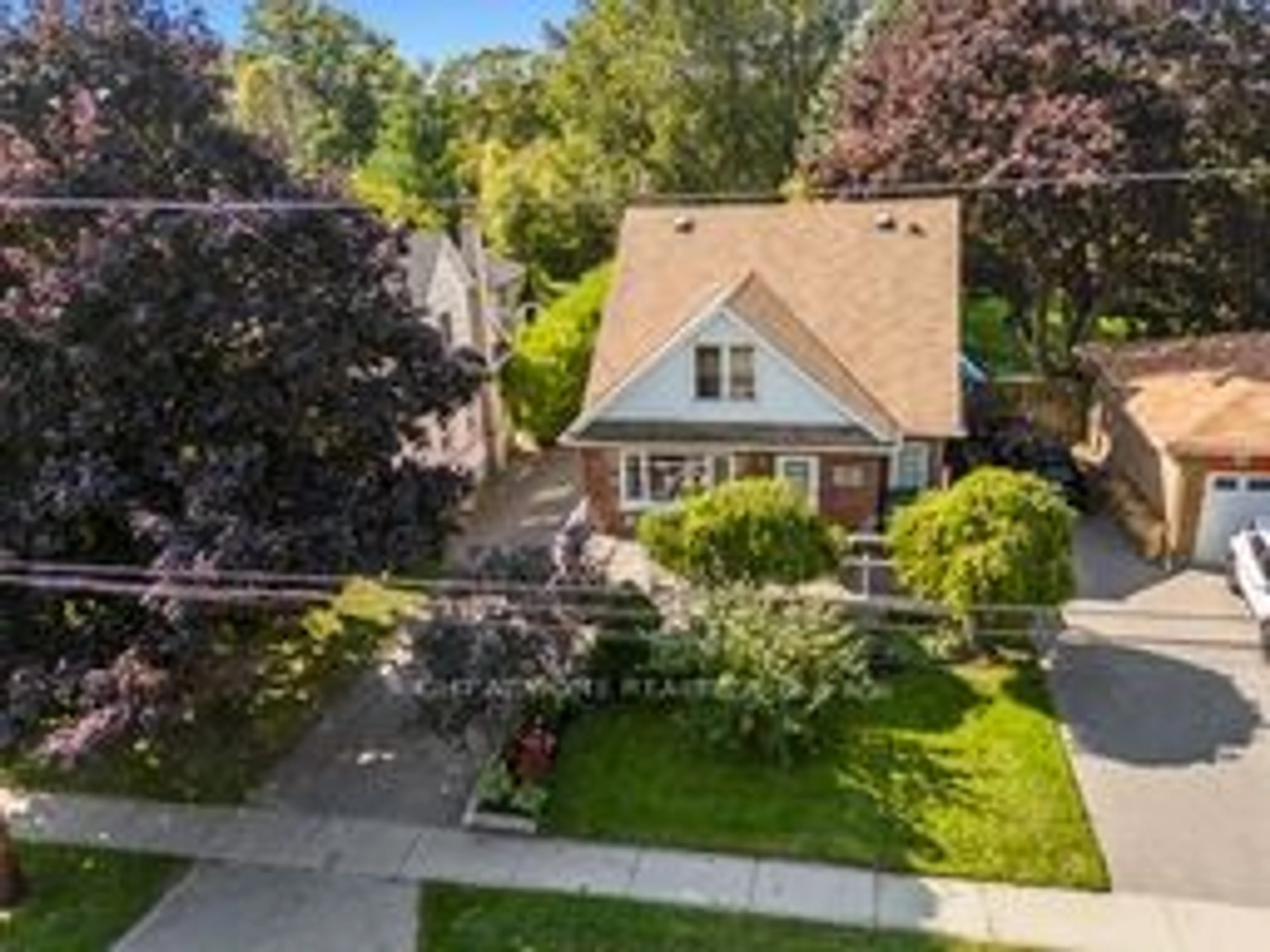 A pic from outside/outdoor area/front of a property/back of a property/a pic from drone, street for 1398 Simcoe St, Oshawa Ontario L1H 4M4