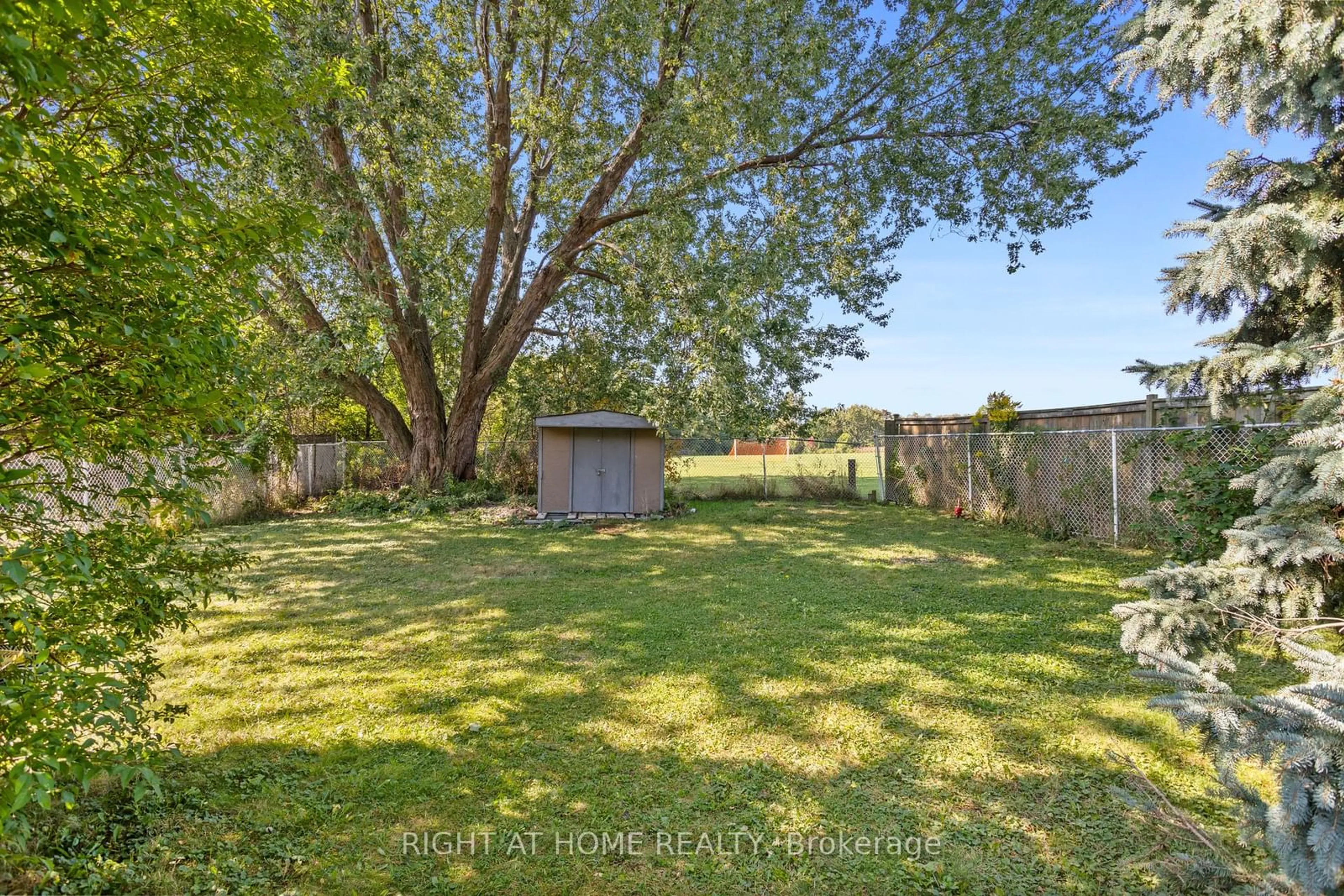 A pic from outside/outdoor area/front of a property/back of a property/a pic from drone, forest/trees view for 1398 Simcoe St, Oshawa Ontario L1H 4M4