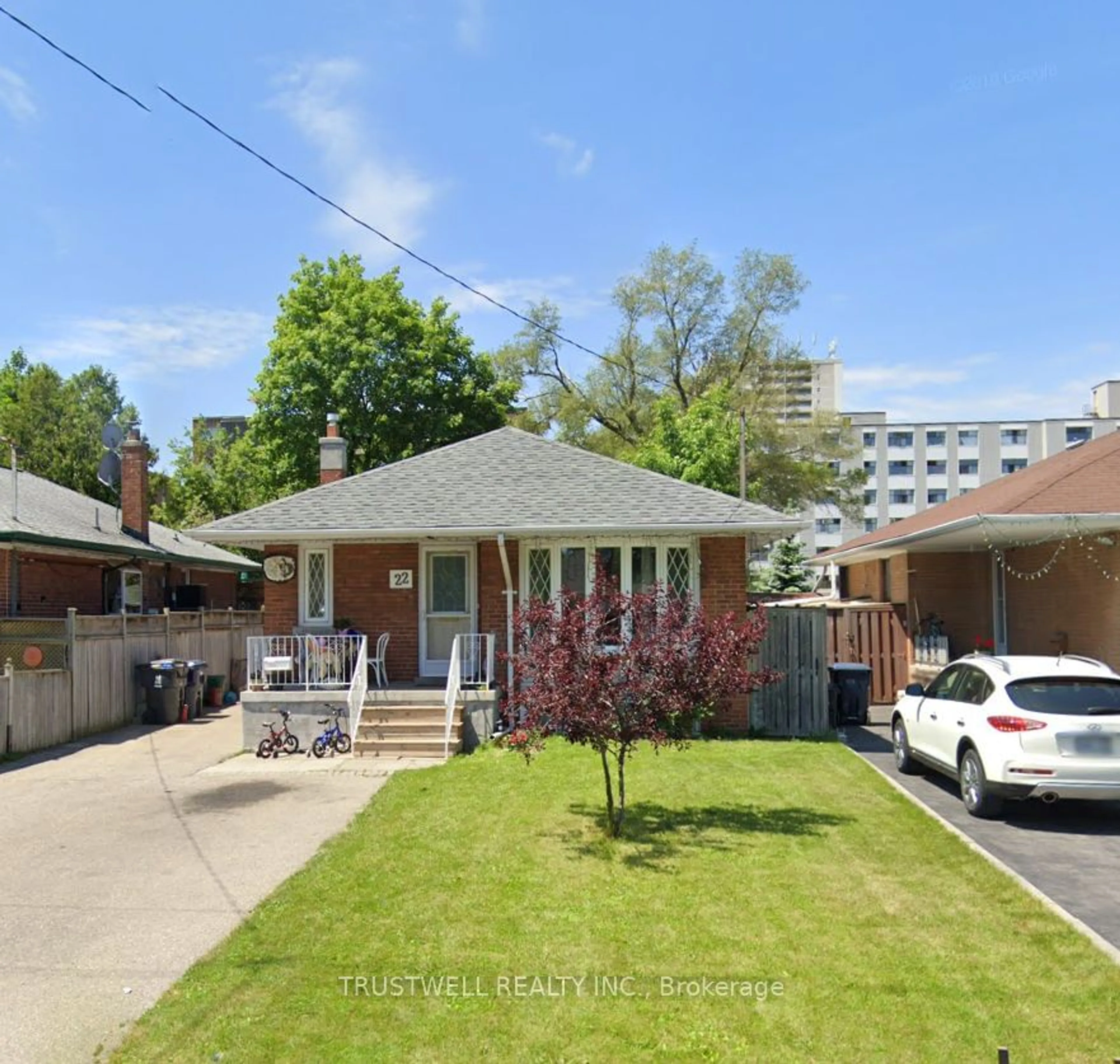 A pic from outside/outdoor area/front of a property/back of a property/a pic from drone, street for 22 Amberley Dr, Toronto Ontario M1R 4K3