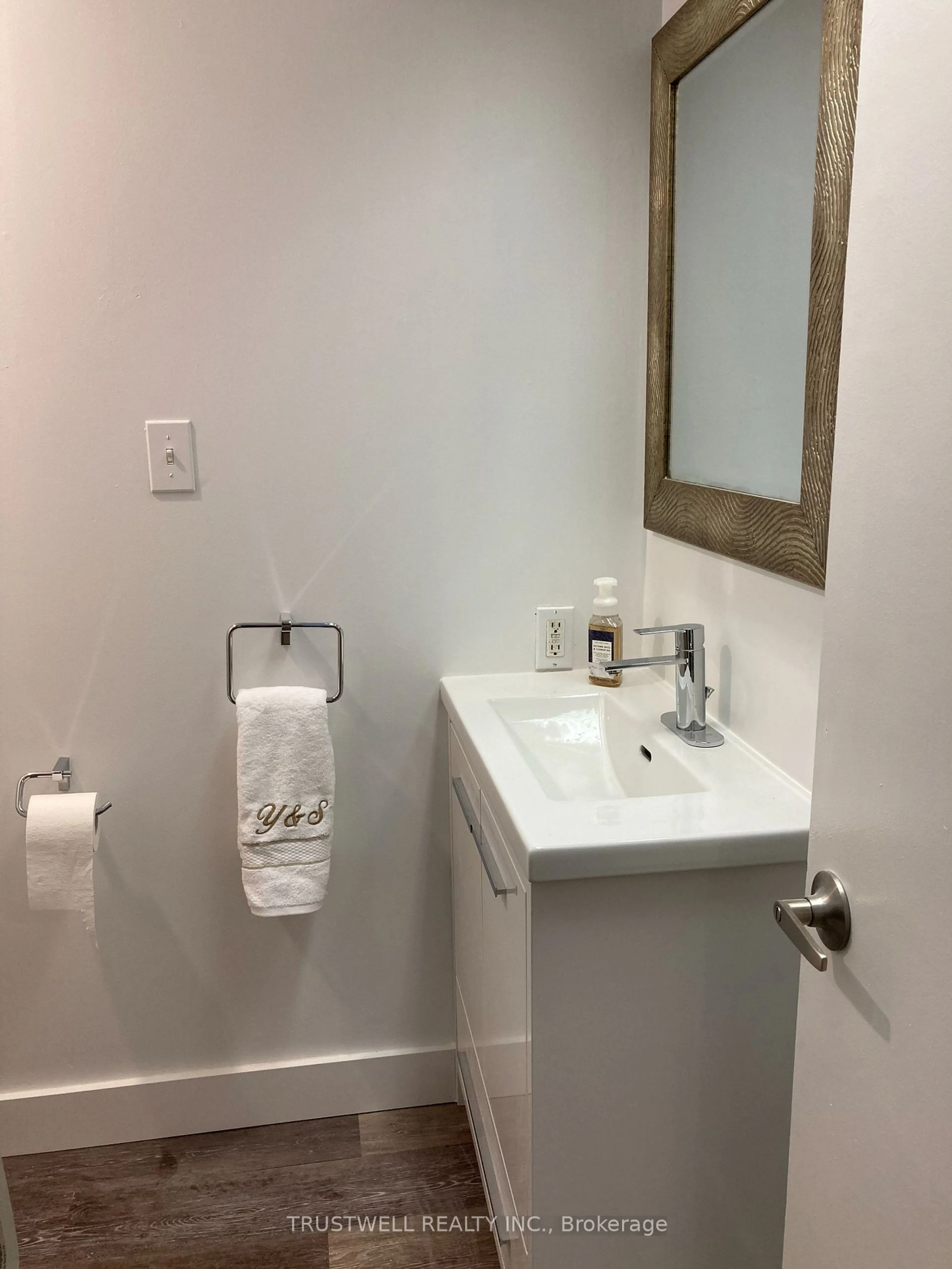 Standard bathroom, unknown for 22 Amberley Dr, Toronto Ontario M1R 4K3