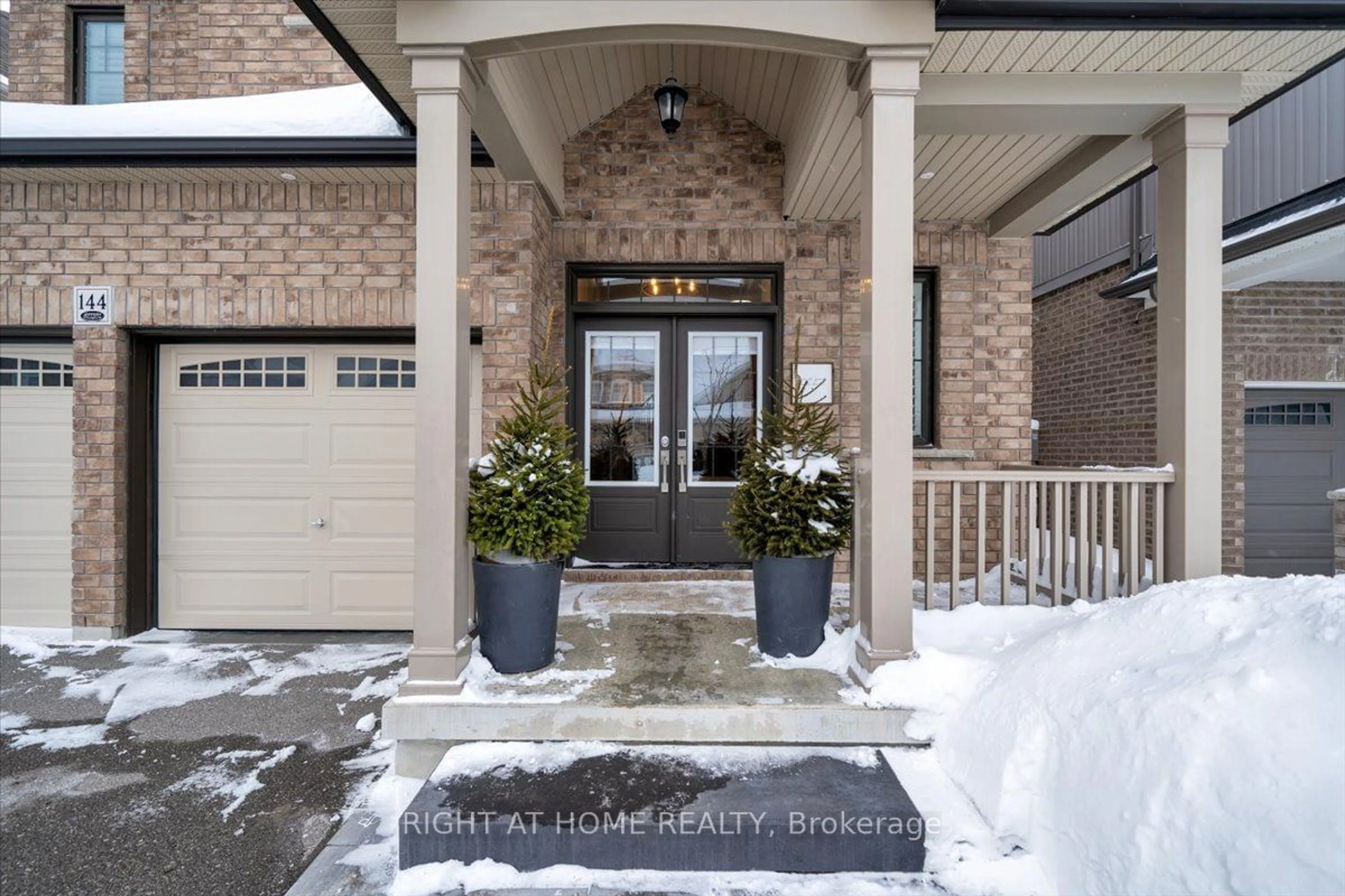 Indoor entryway for 144 Fred Jackman Ave, Clarington Ontario L1C 3K2