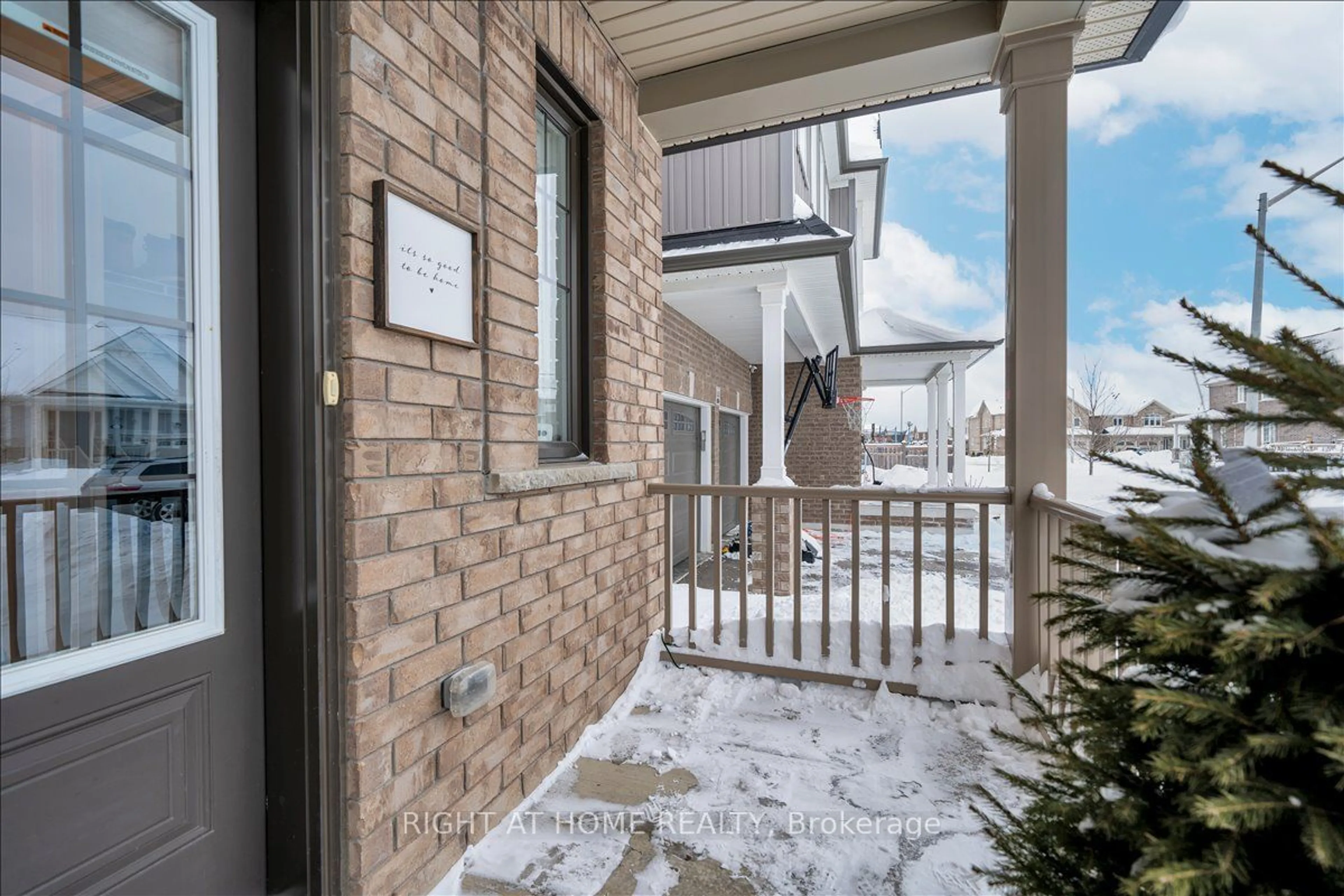 Indoor entryway for 144 Fred Jackman Ave, Clarington Ontario L1C 3K2