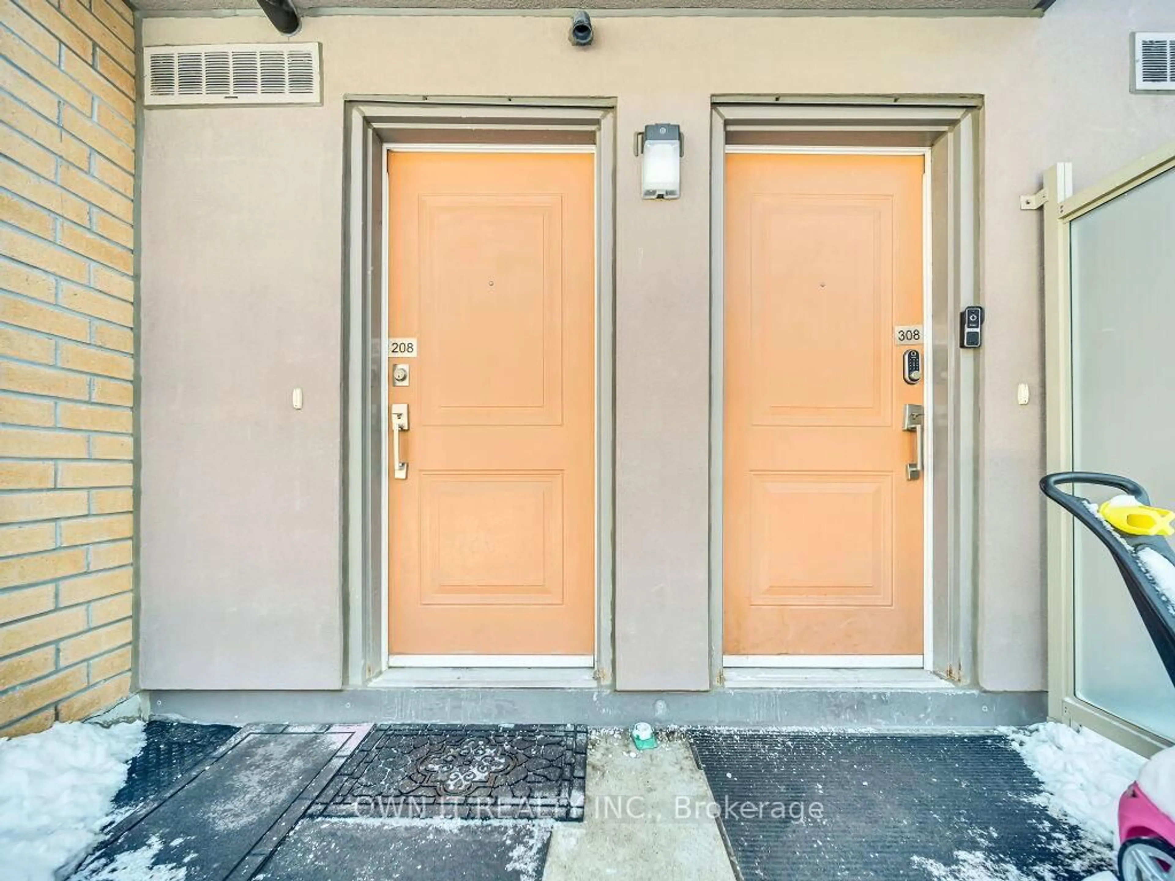 Indoor entryway for 1070 Progress Ave #208, Toronto Ontario M1B 0C5