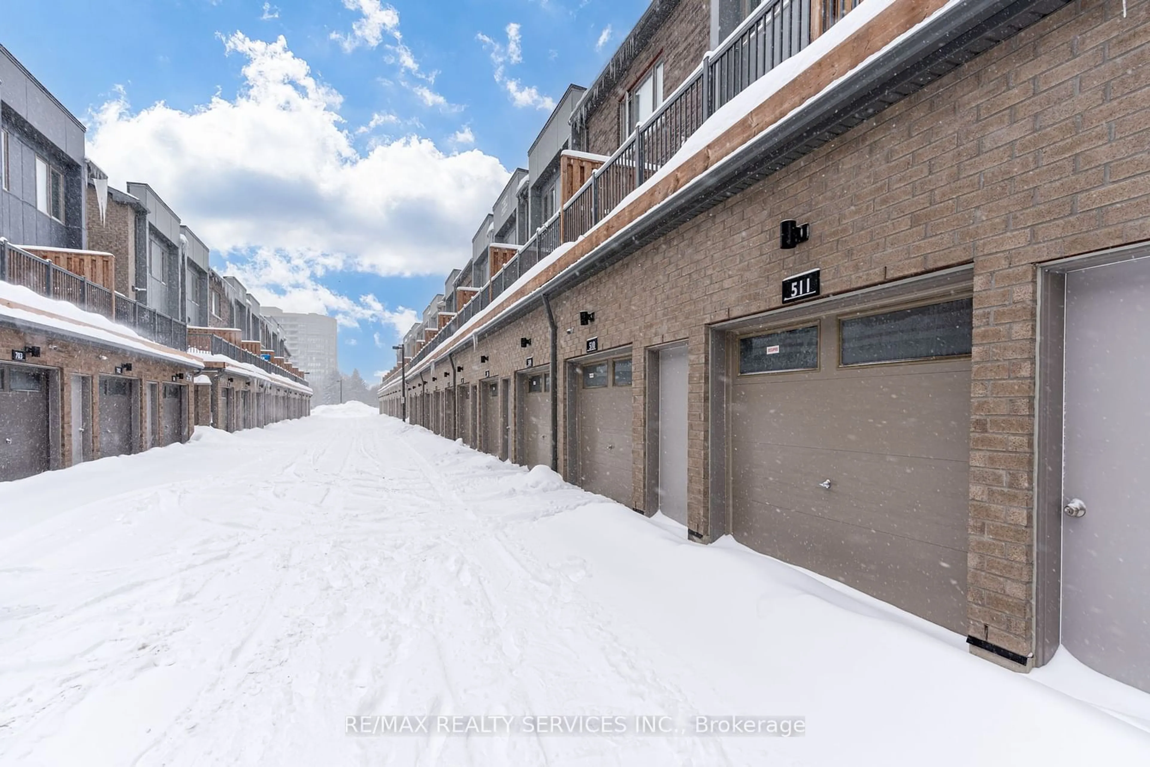 Patio, street for 1525 Kingston Rd #511, Pickering Ontario L1V 0E9