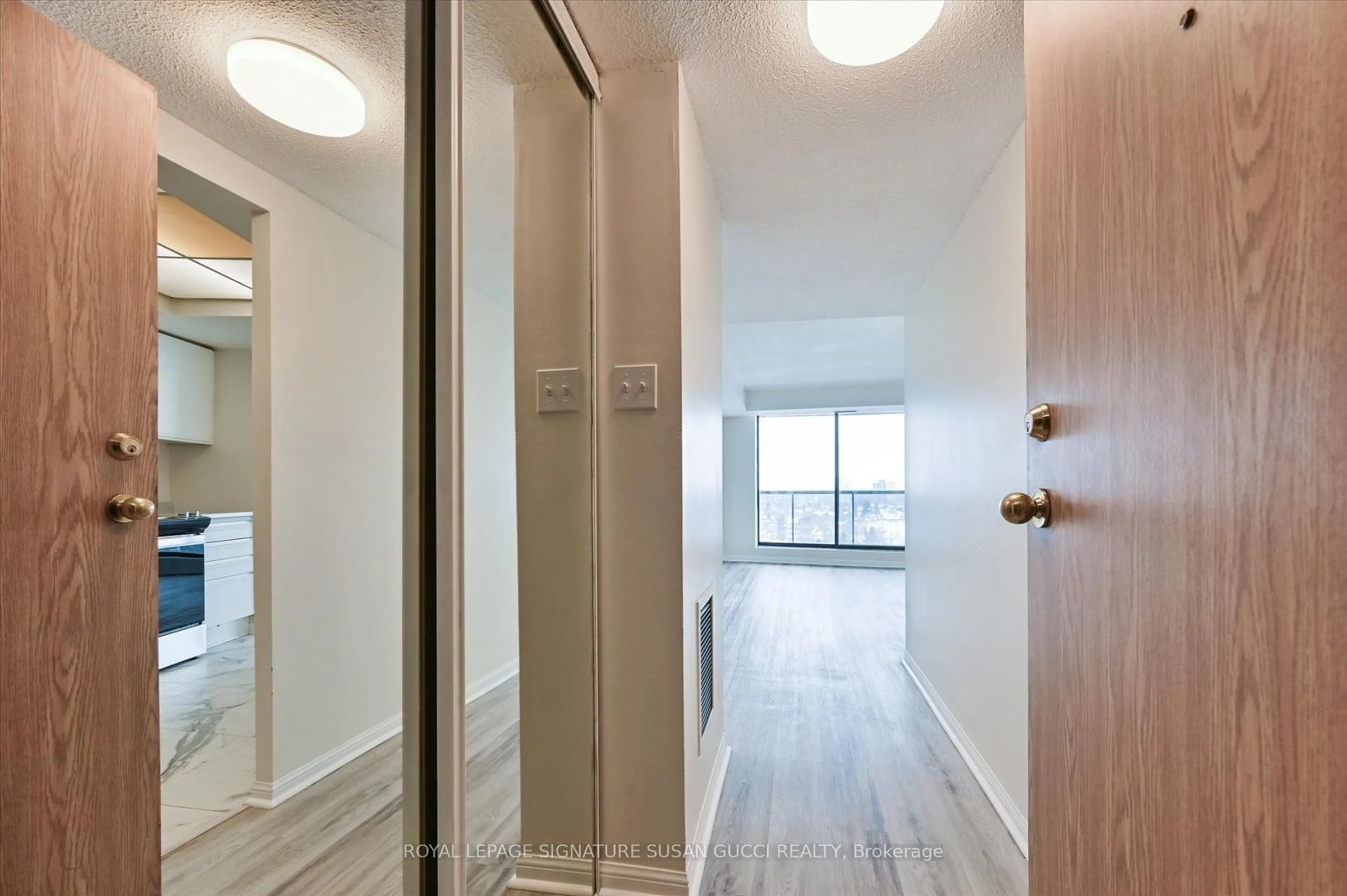 Indoor entryway for 757 Victoria Park Ave #1501, Toronto Ontario M4C 5N8