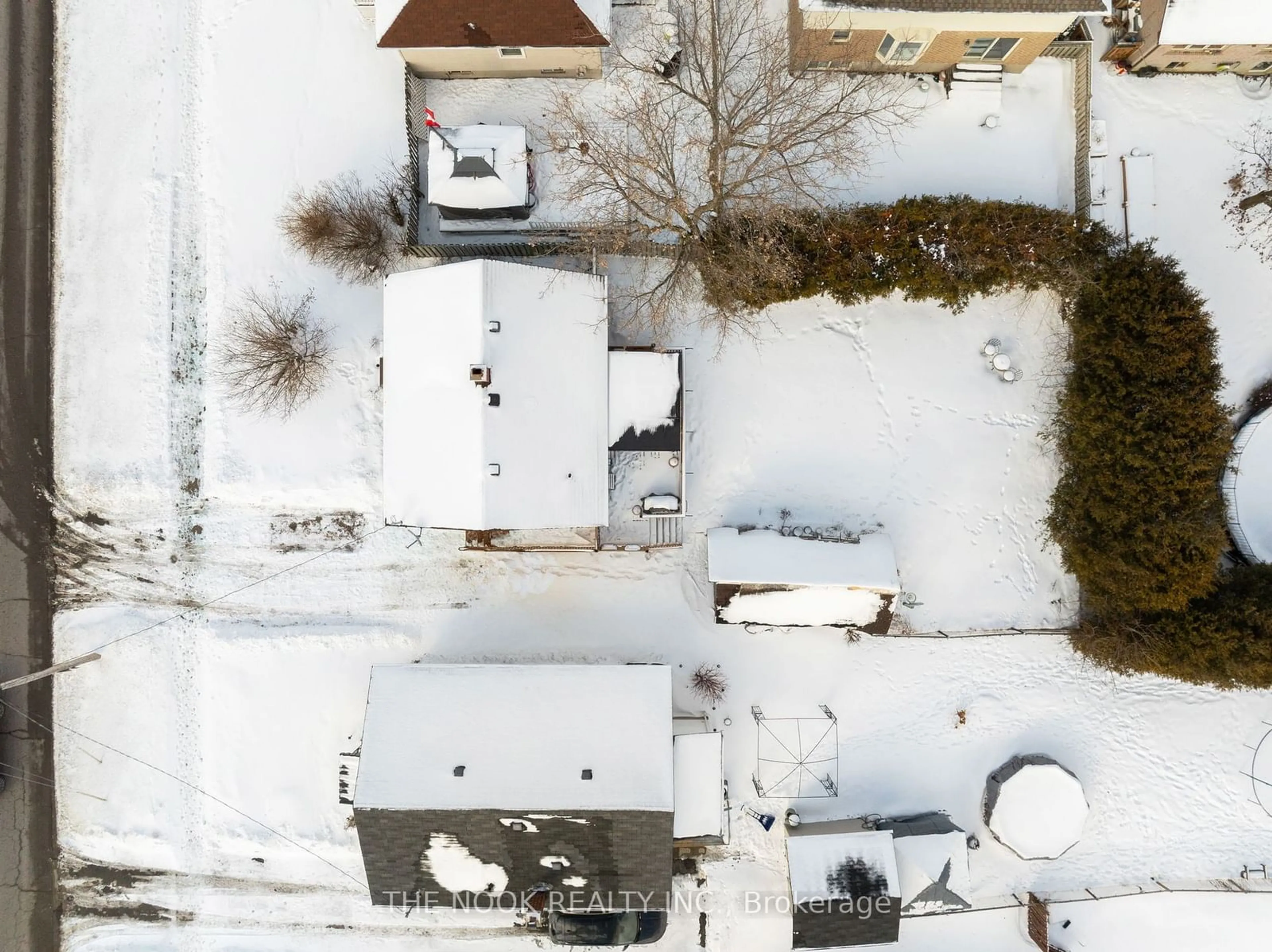 A pic from outside/outdoor area/front of a property/back of a property/a pic from drone, street for 29 Townline Rd, Clarington Ontario L1E 2J1