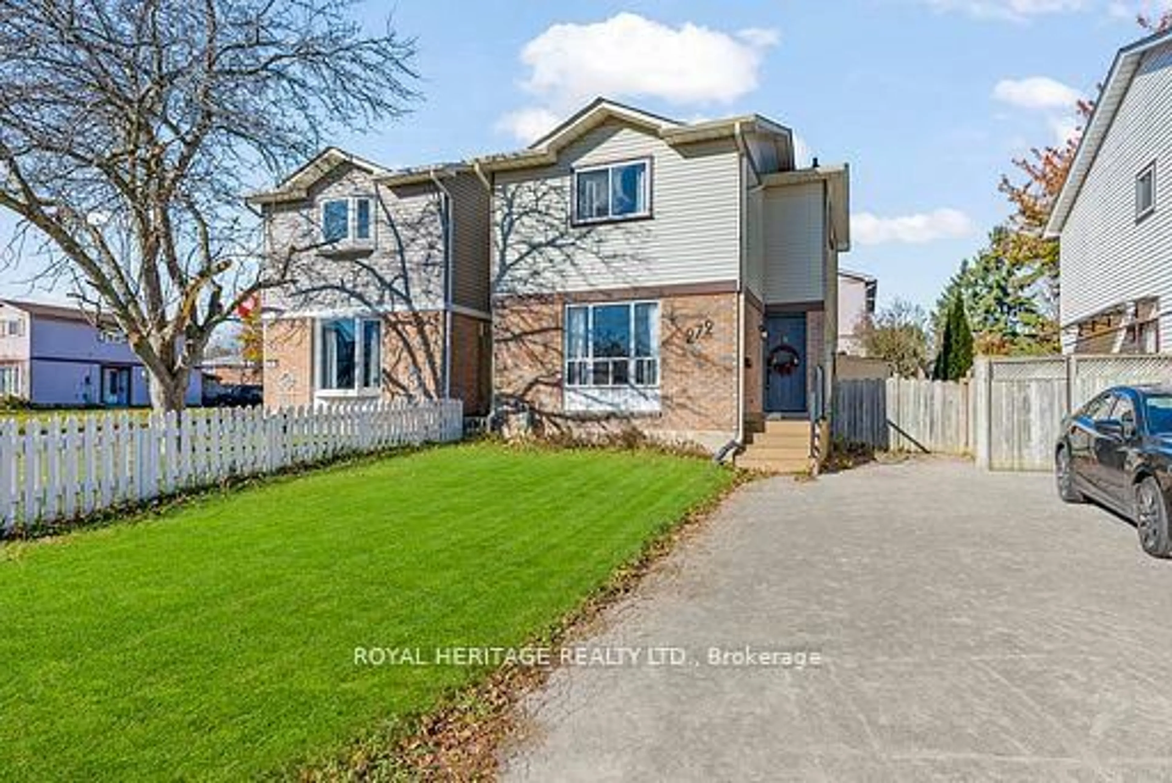 A pic from outside/outdoor area/front of a property/back of a property/a pic from drone, street for 272 Phillip Murray Ave, Oshawa Ontario L1J 1G9