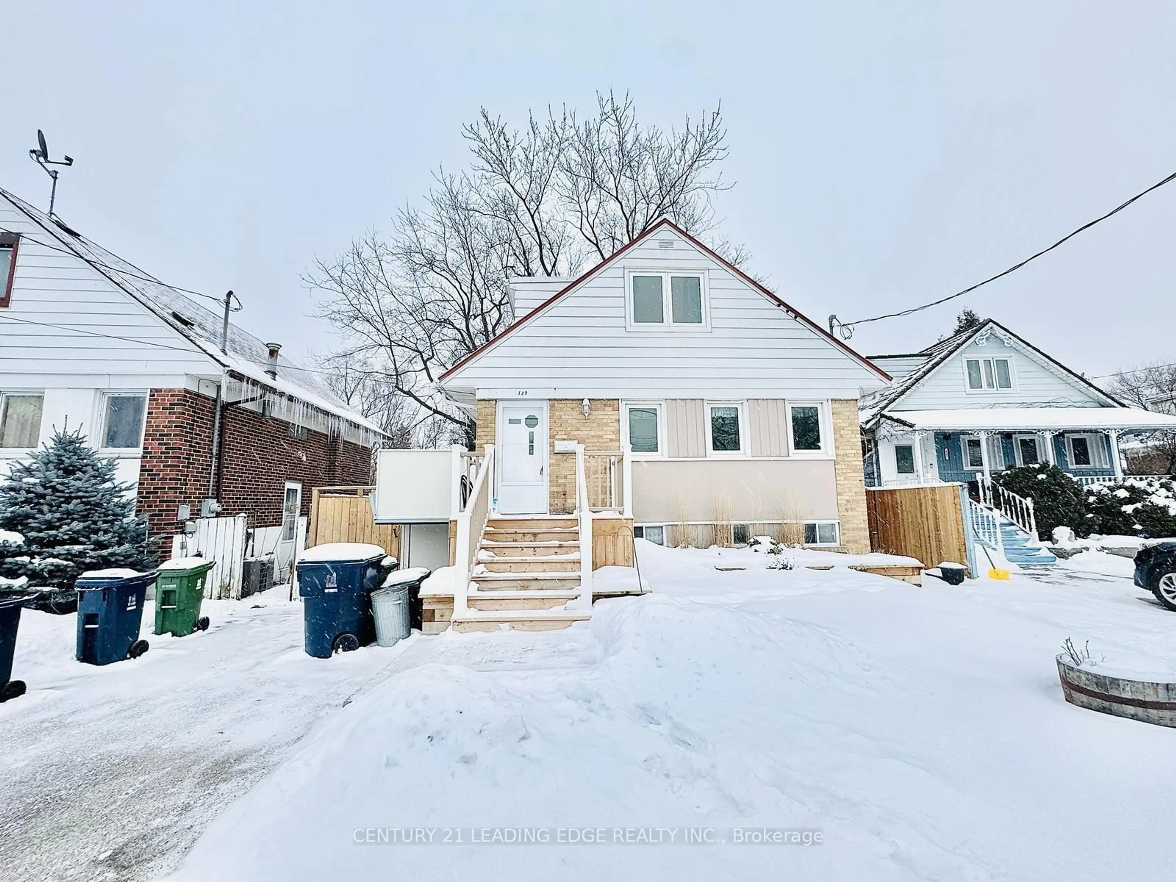 A pic from outside/outdoor area/front of a property/back of a property/a pic from drone, street for 139 Roebuck Dr, Toronto Ontario M1K 2H9