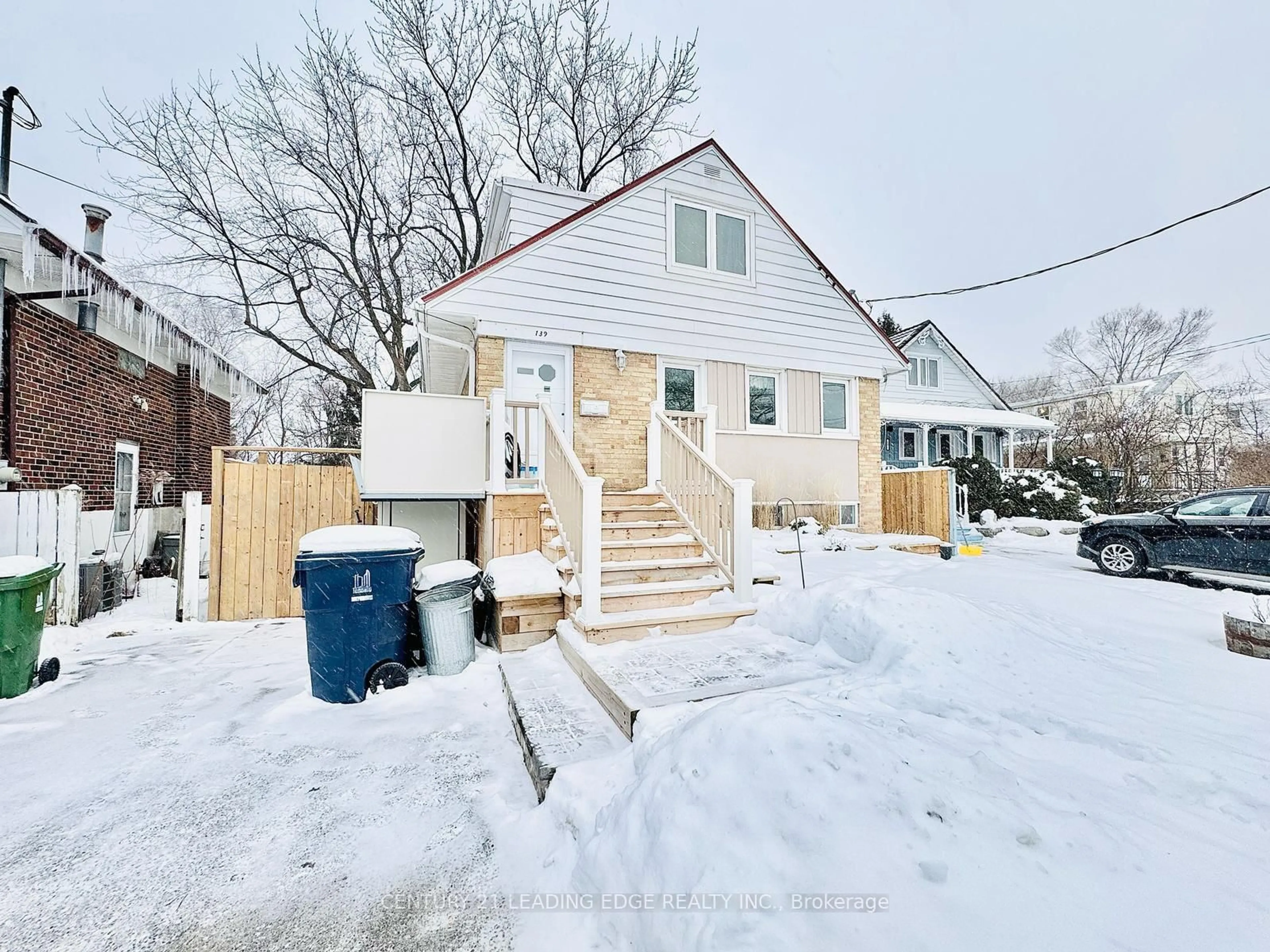 A pic from outside/outdoor area/front of a property/back of a property/a pic from drone, street for 139 Roebuck Dr, Toronto Ontario M1K 2H9