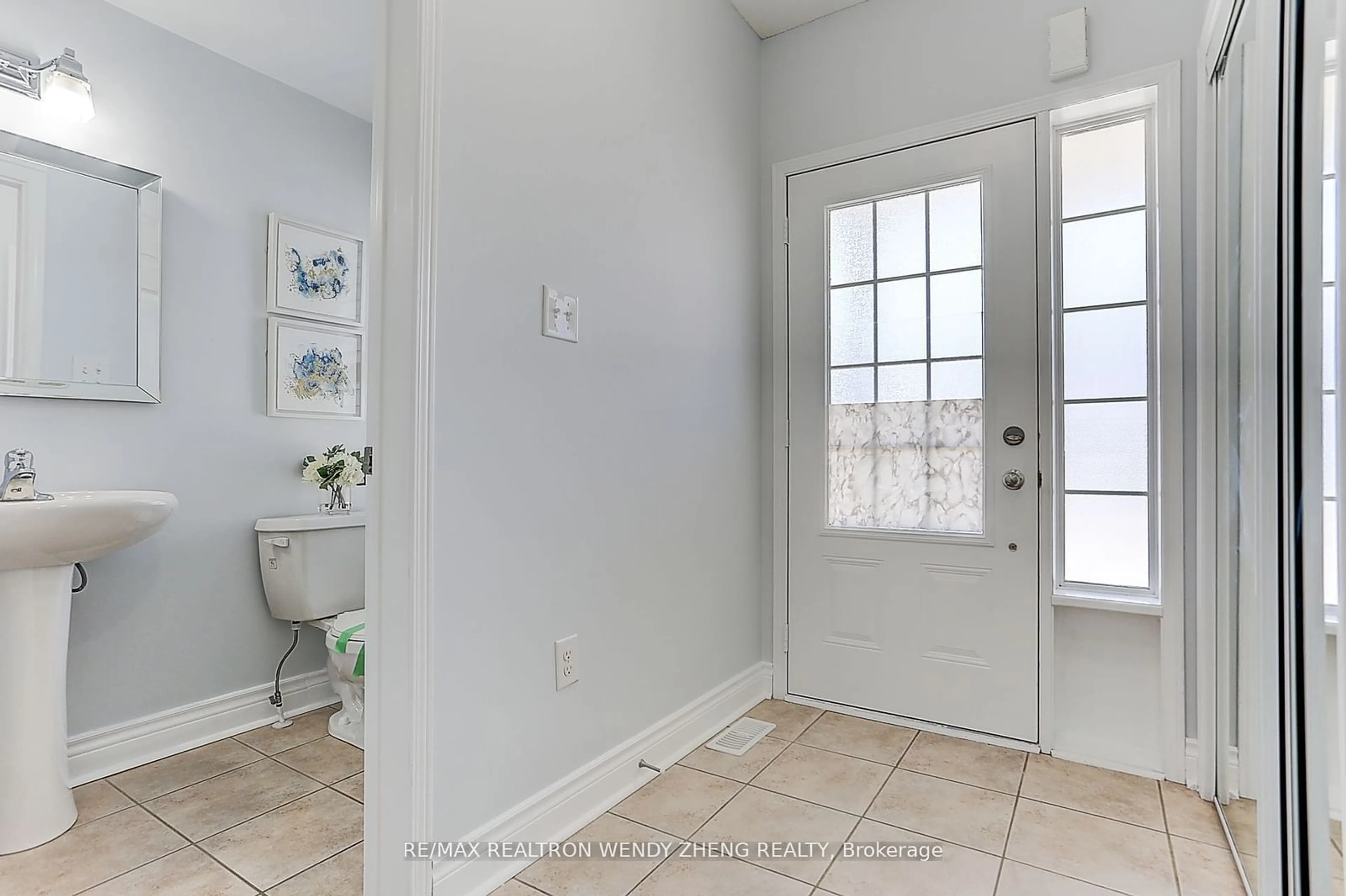 Indoor entryway for 29 Kinrade Cres, Ajax Ontario L1Z 0M5