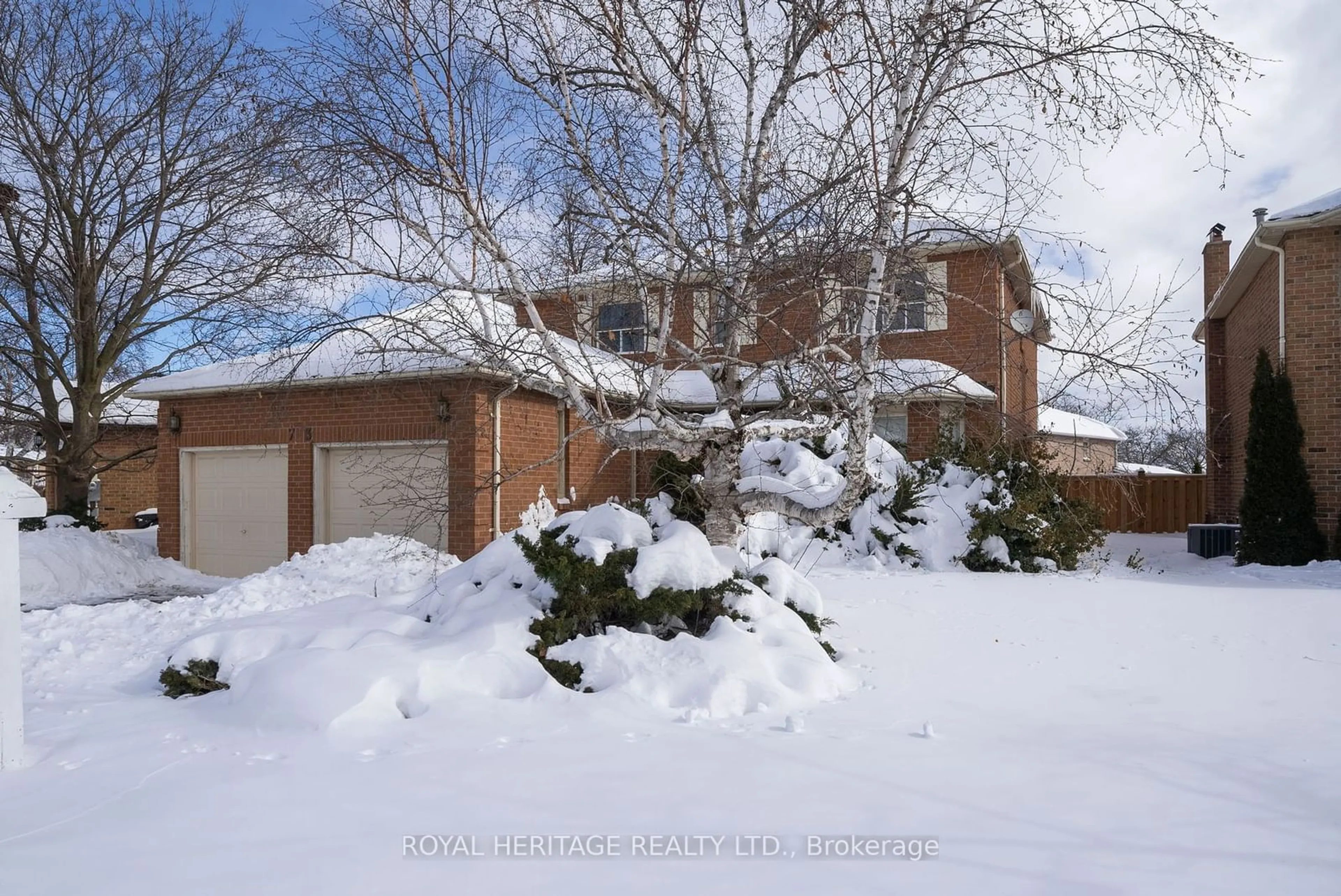 A pic from outside/outdoor area/front of a property/back of a property/a pic from drone, street for 753 Aspen Rd, Pickering Ontario L1V 3P4