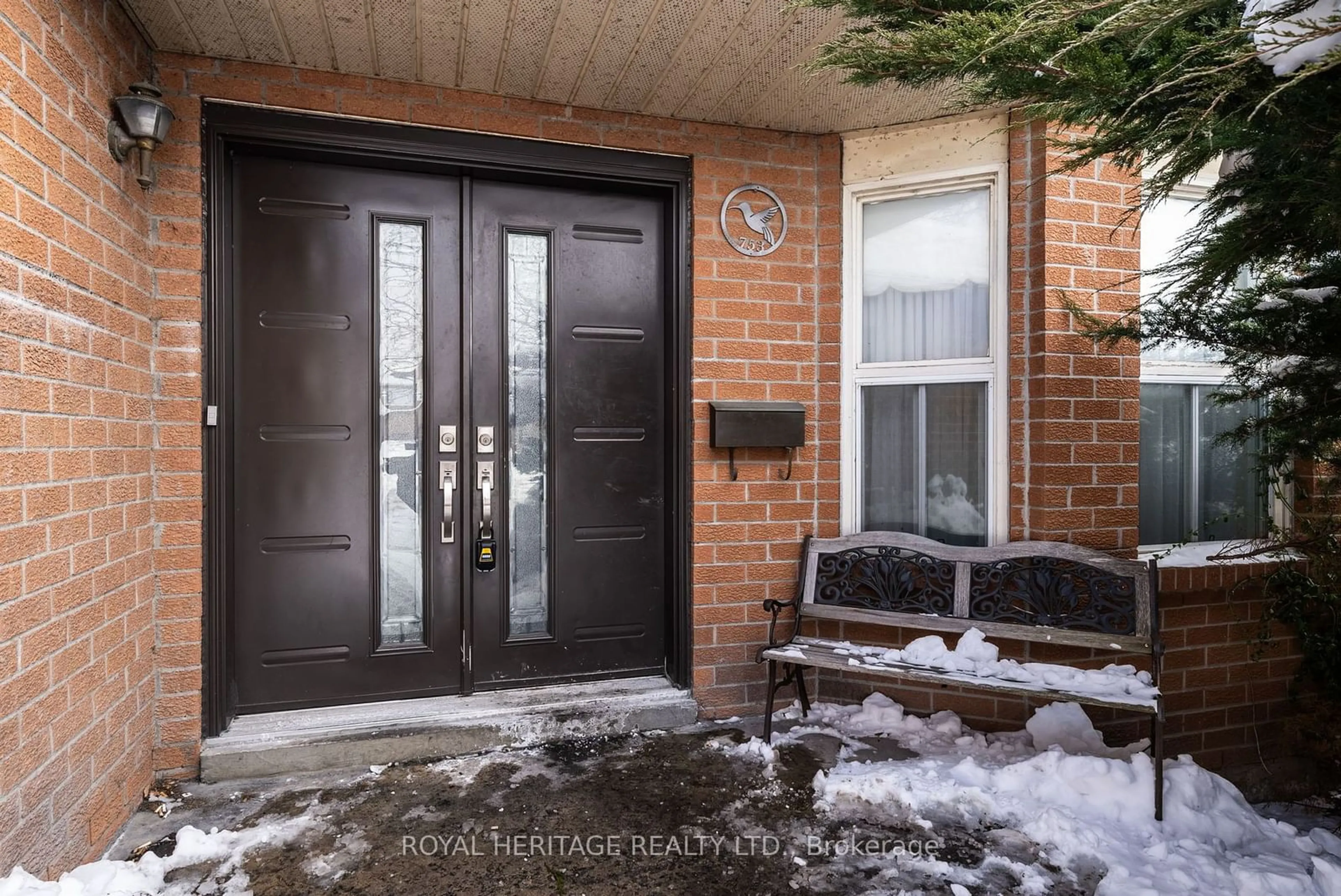 Indoor entryway for 753 Aspen Rd, Pickering Ontario L1V 3P4