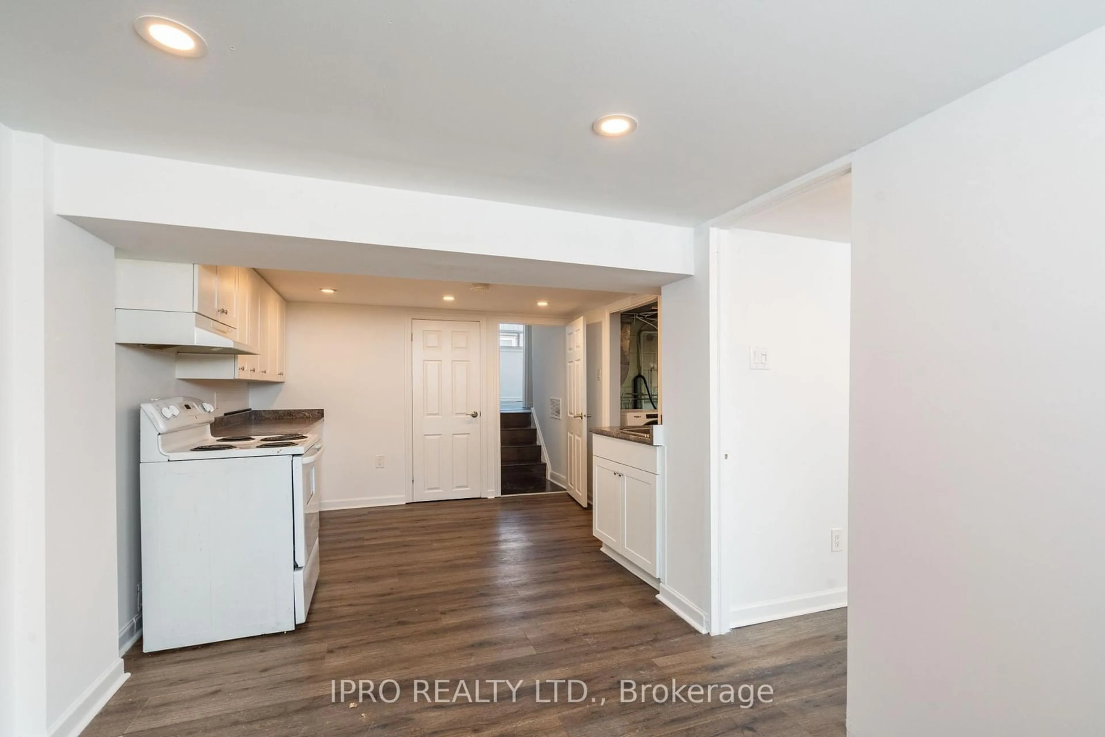 Open concept kitchen, wood/laminate floor for 77 Milford Haven Dr, Toronto Ontario M1G 3C9