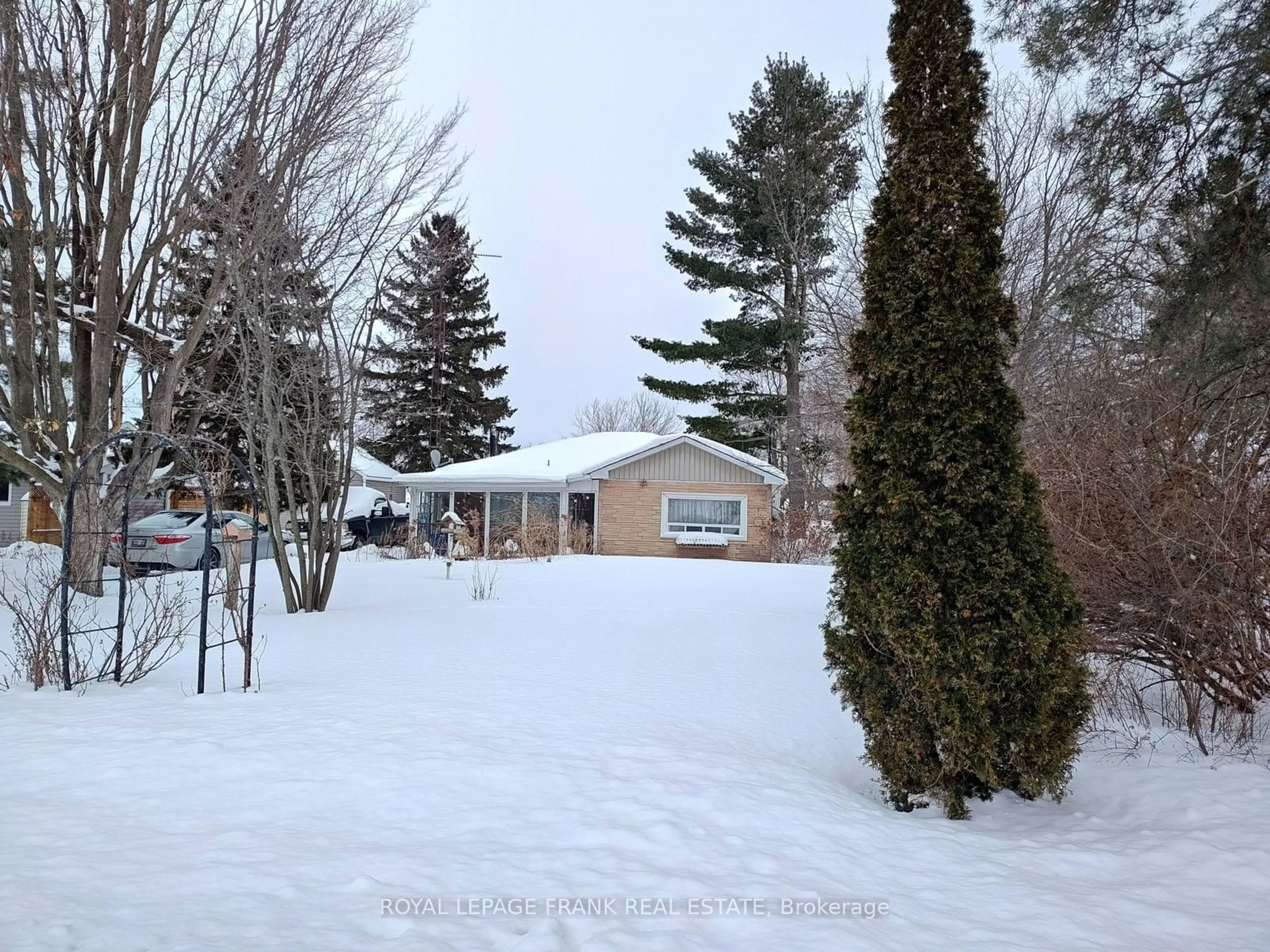 A pic from outside/outdoor area/front of a property/back of a property/a pic from drone, street for 139 Summit Dr, Scugog Ontario L0B 1E0