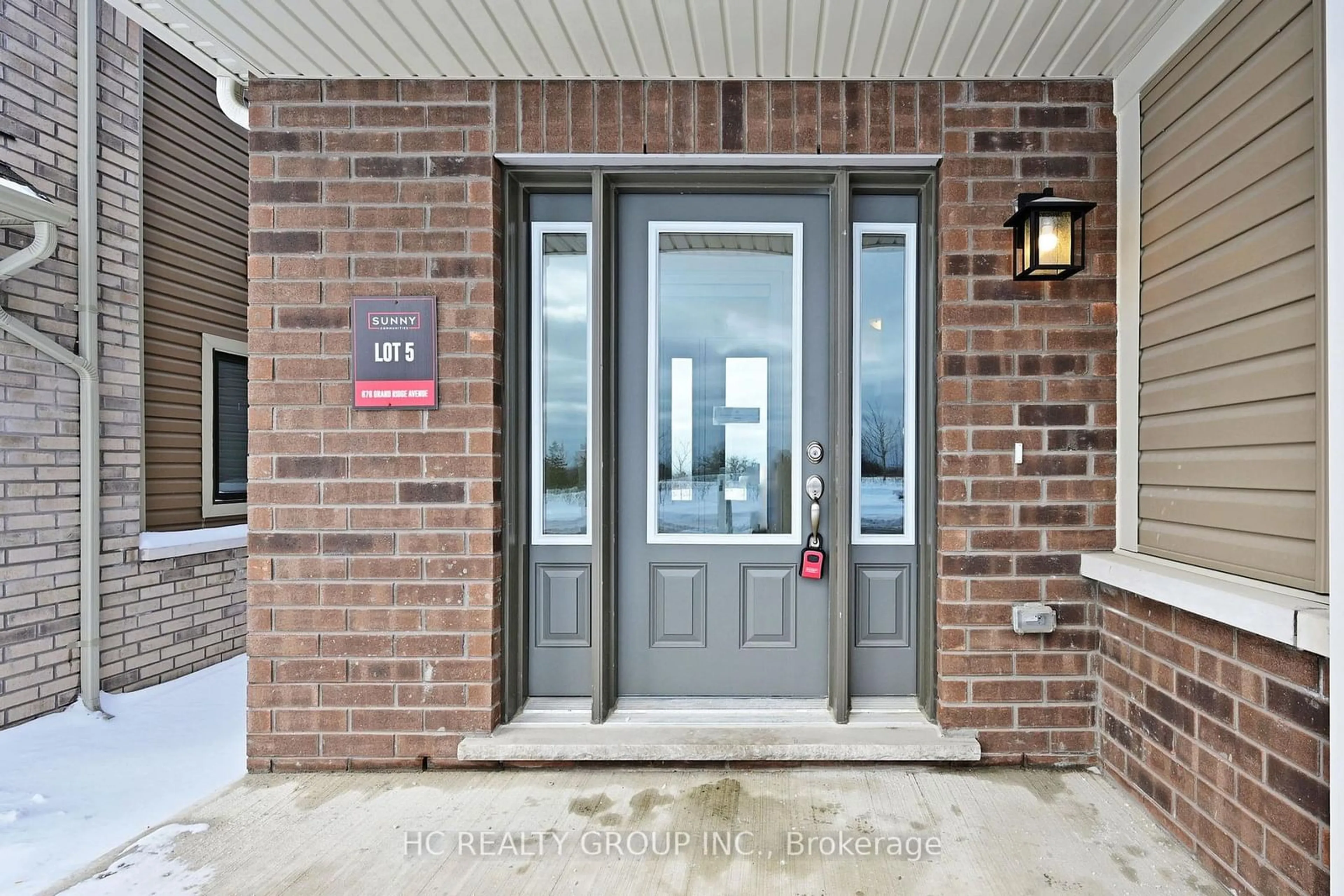 Indoor entryway for 676 Grand Ridge Ave, Oshawa Ontario L1K 0E2