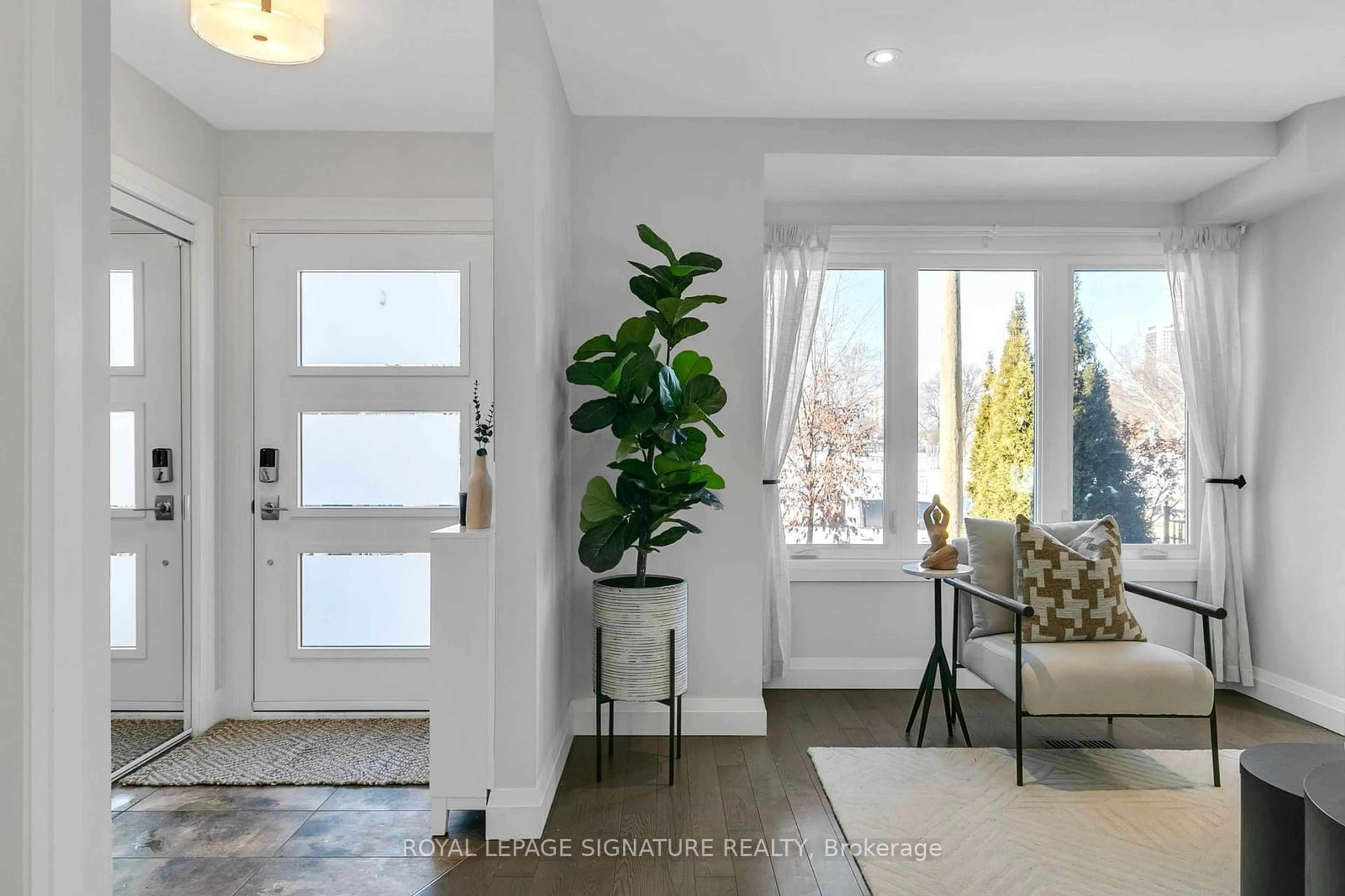 Indoor entryway for 63 Thyra Ave, Toronto Ontario M4C 5G7