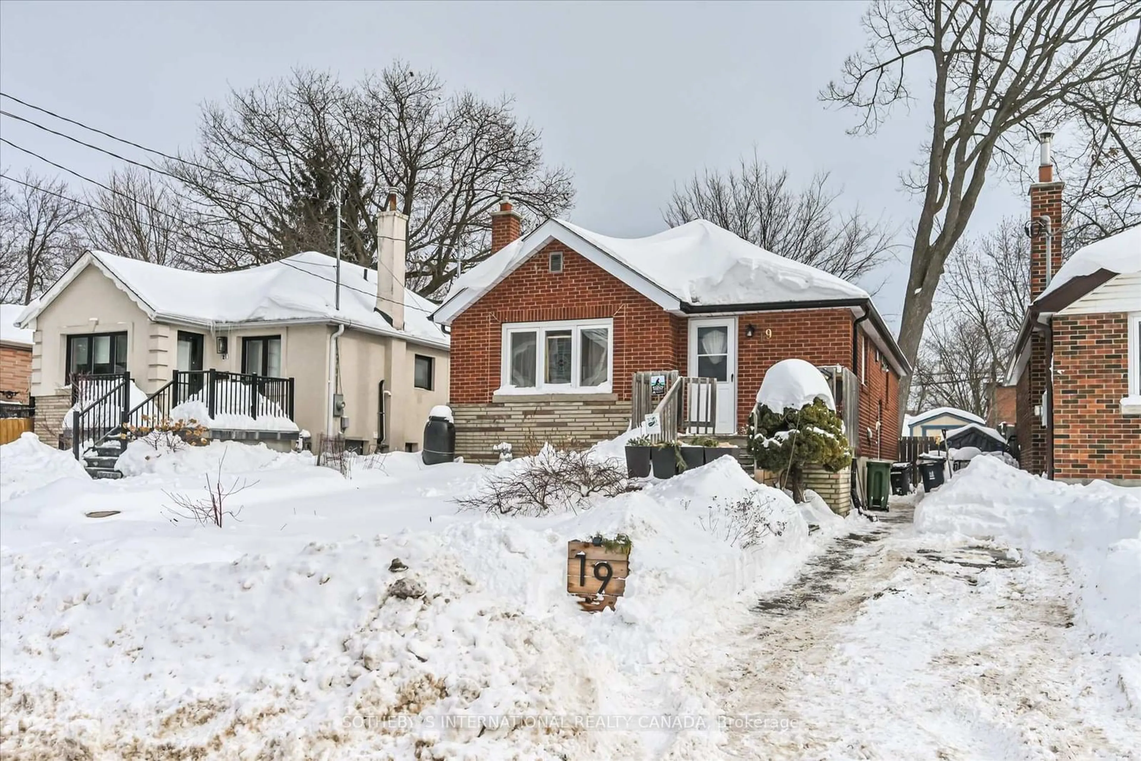 A pic from outside/outdoor area/front of a property/back of a property/a pic from drone, street for 19 Sharpe St, Toronto Ontario M1N 3T7