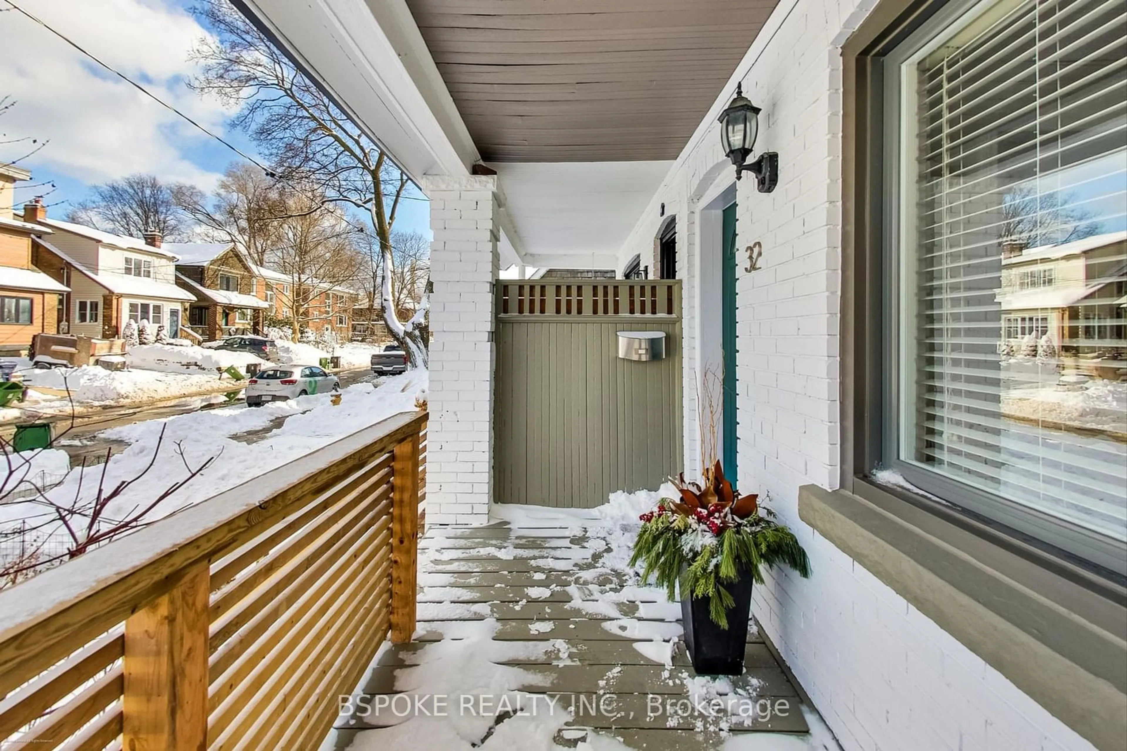 Indoor entryway for 32 Hiltz Ave, Toronto Ontario M4L 2N5