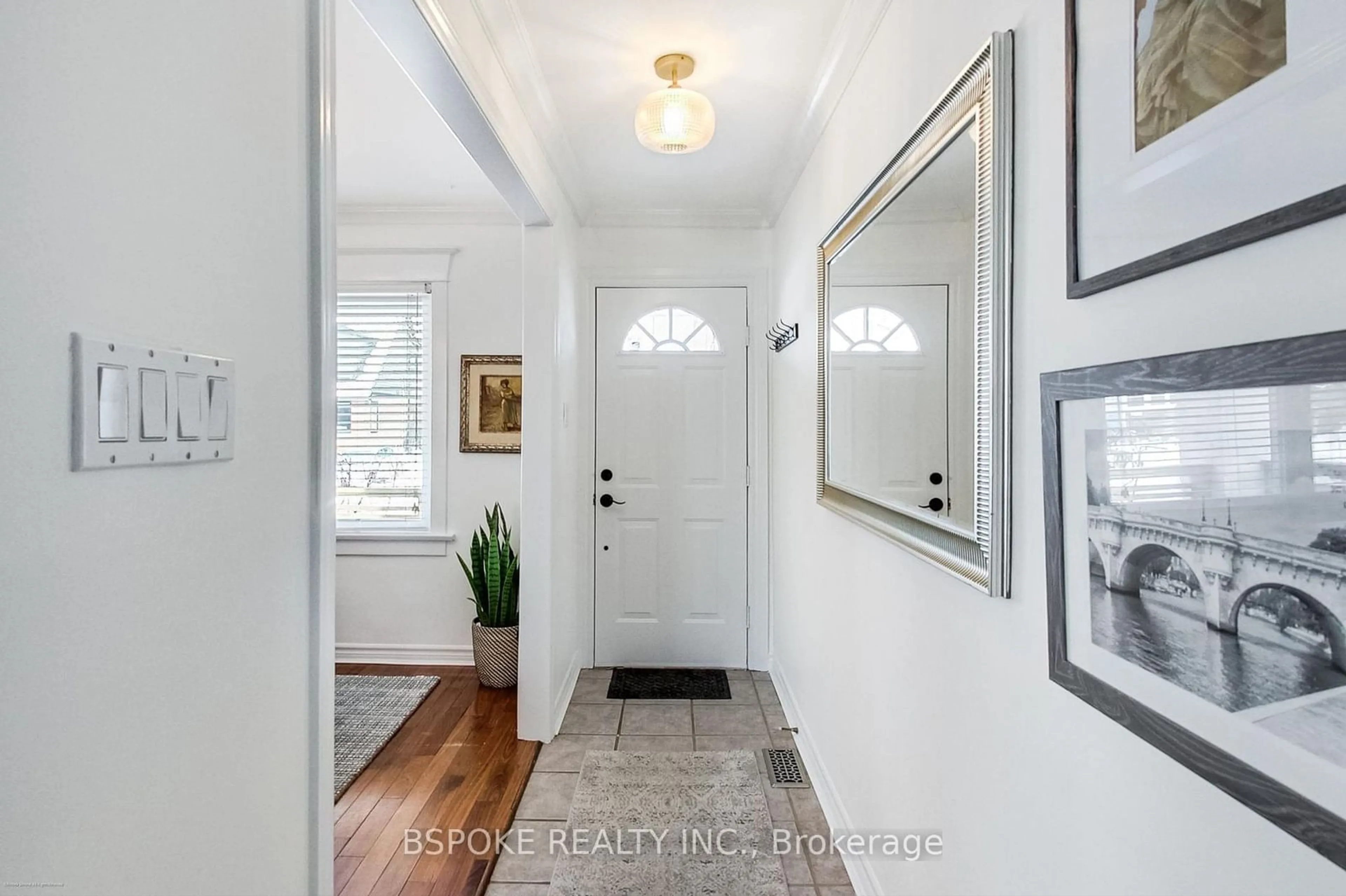 Indoor entryway for 32 Hiltz Ave, Toronto Ontario M4L 2N5