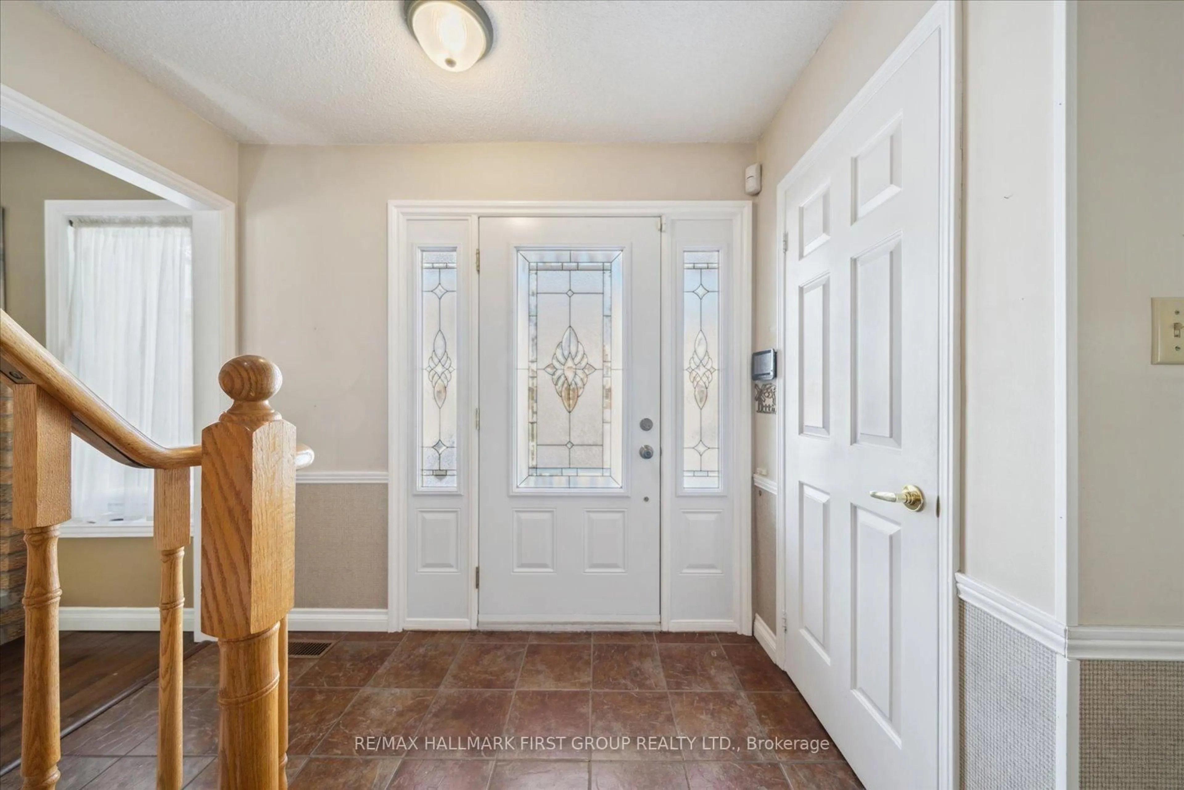 Indoor entryway for 81 Mayor Cres, Ajax Ontario L1S 6N8