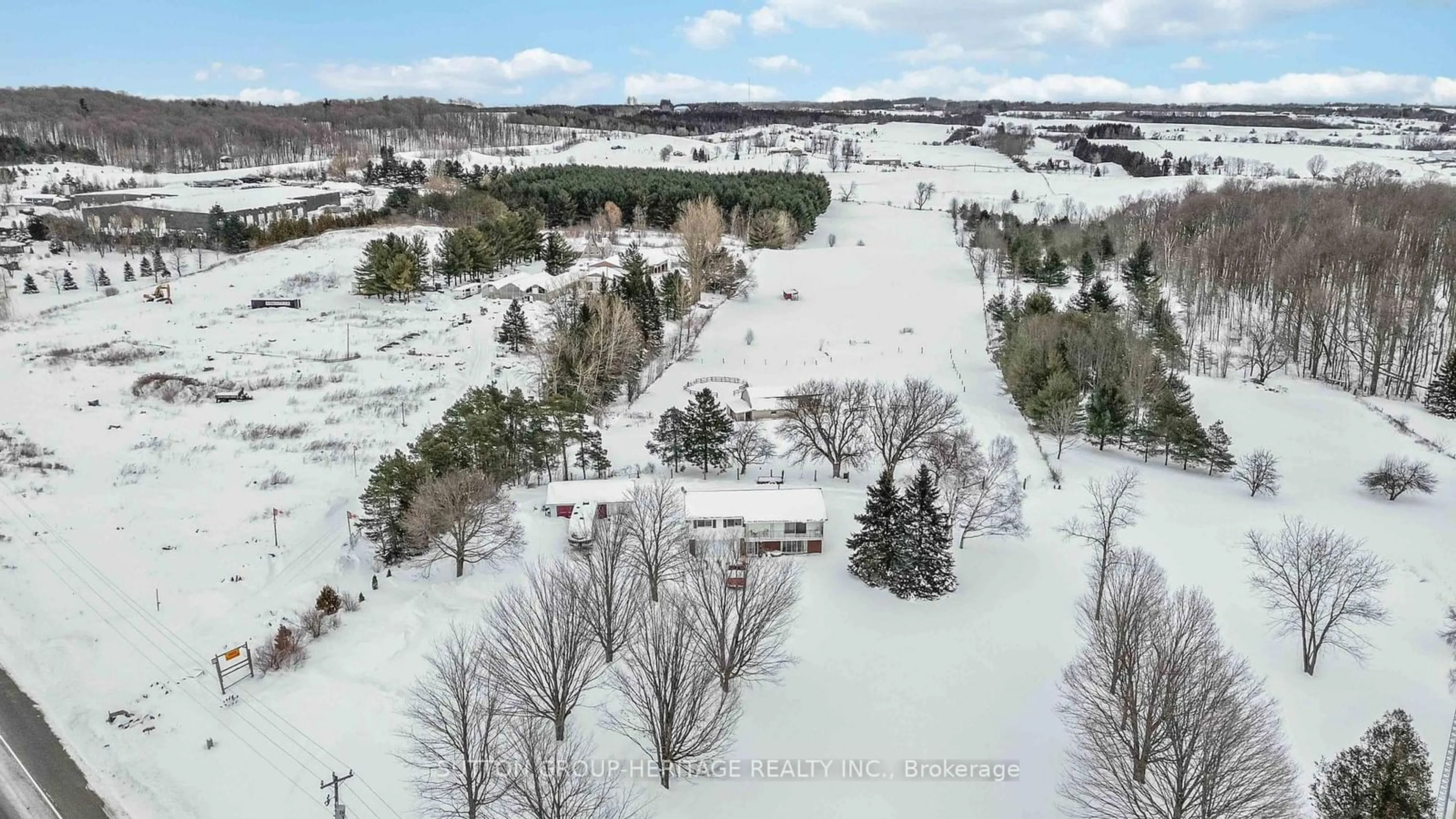 A pic from outside/outdoor area/front of a property/back of a property/a pic from drone, forest/trees view for 5045 Simcoe St, Oshawa Ontario L1H 7K4