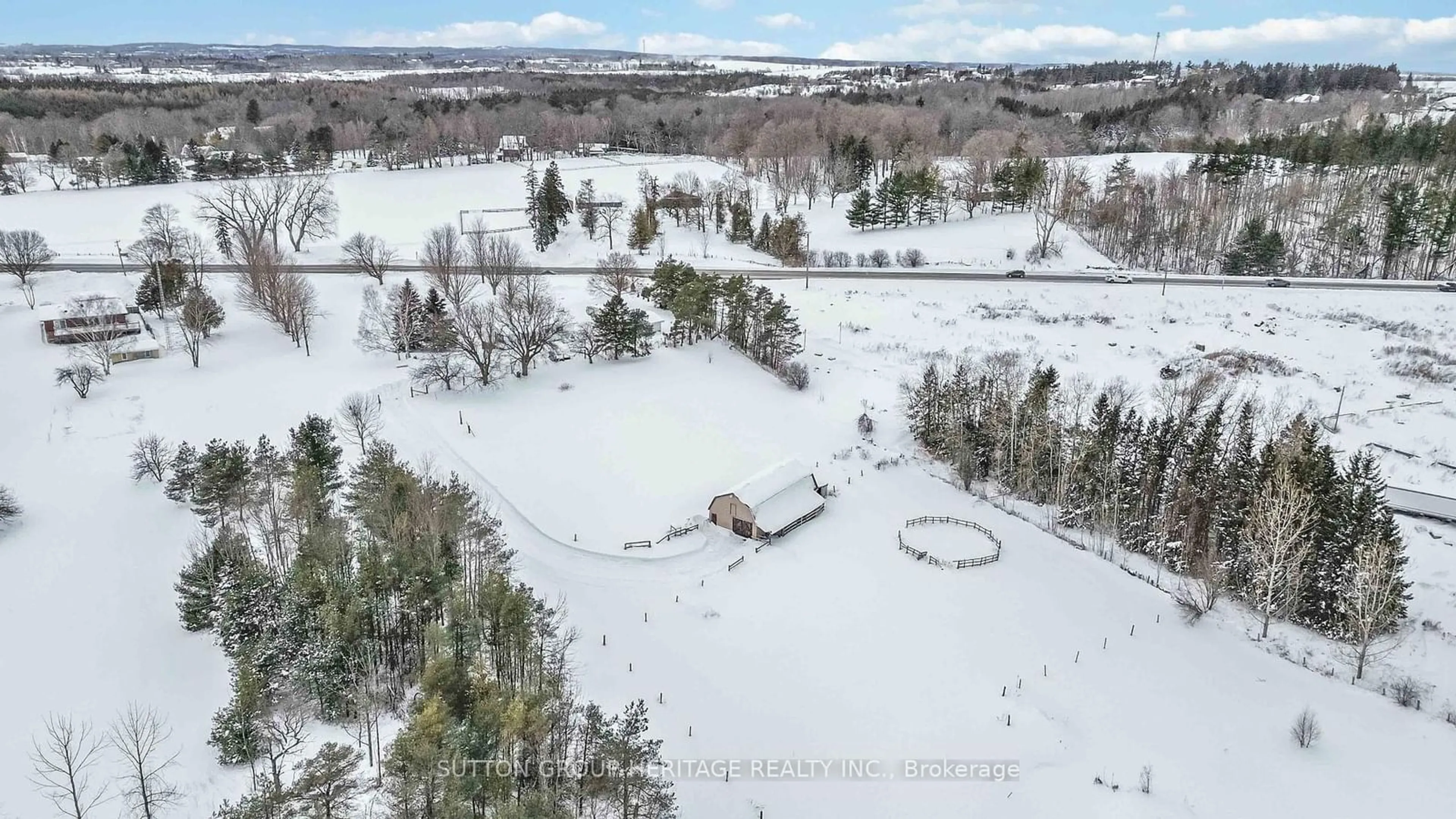 A pic from outside/outdoor area/front of a property/back of a property/a pic from drone, mountain view for 5045 Simcoe St, Oshawa Ontario L1H 7K4