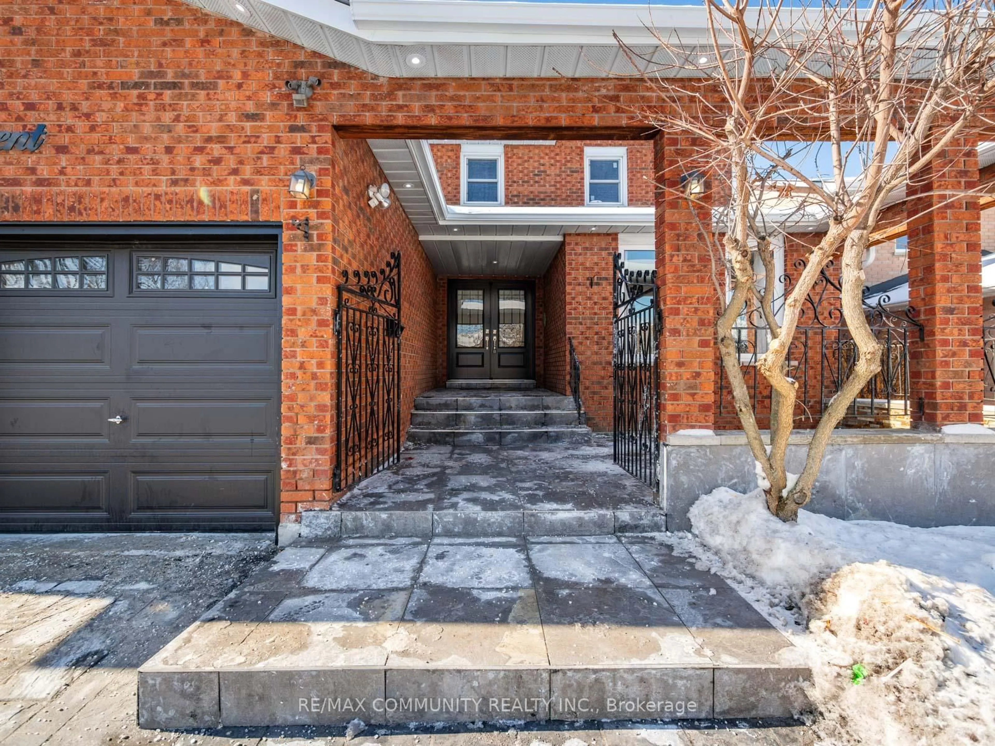 Home with brick exterior material, street for 542 McLeod Cres, Pickering Ontario L1W 3M5