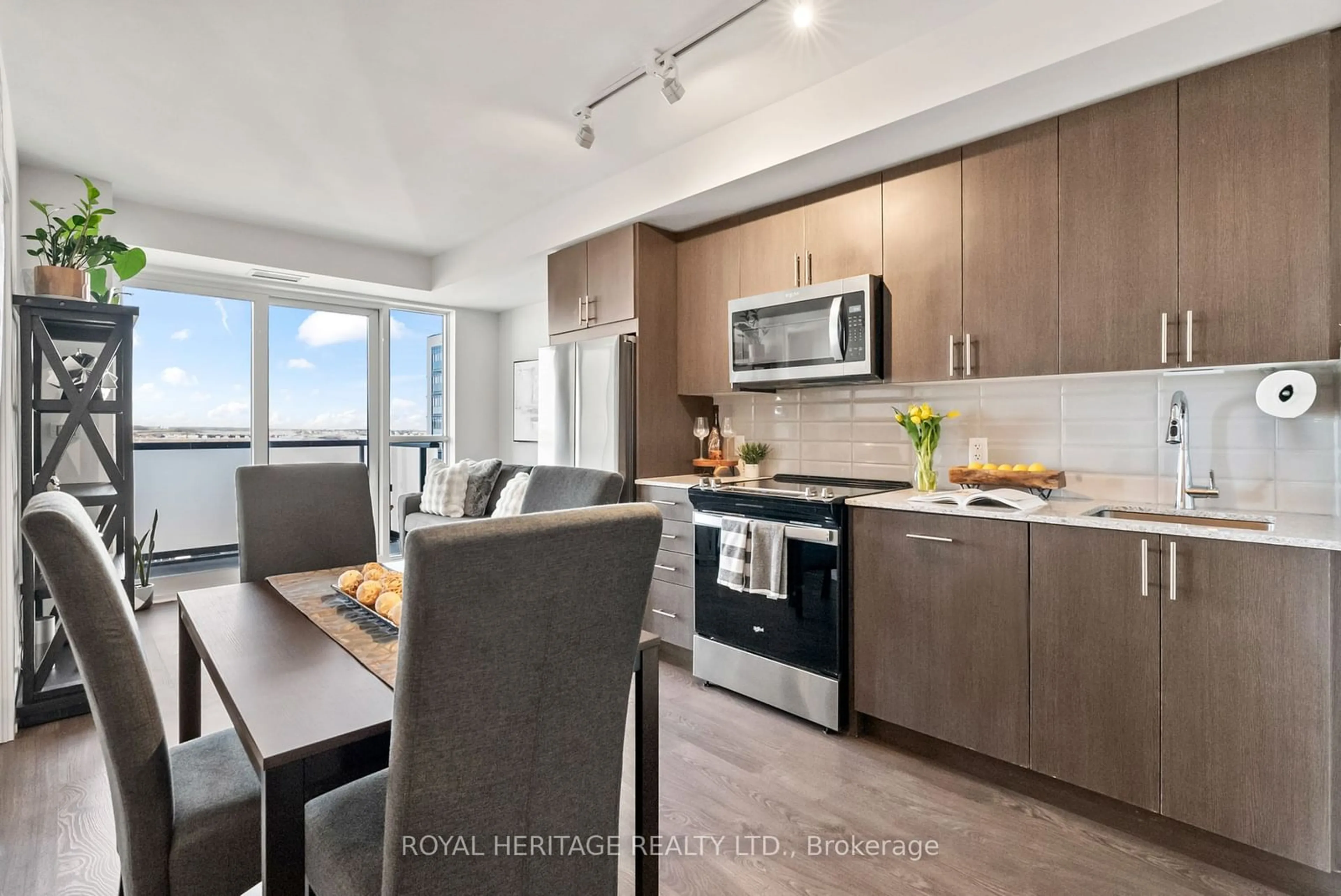 Open concept kitchen, unknown for 2550 Simcoe St #2509, Oshawa Ontario L1L 0R5