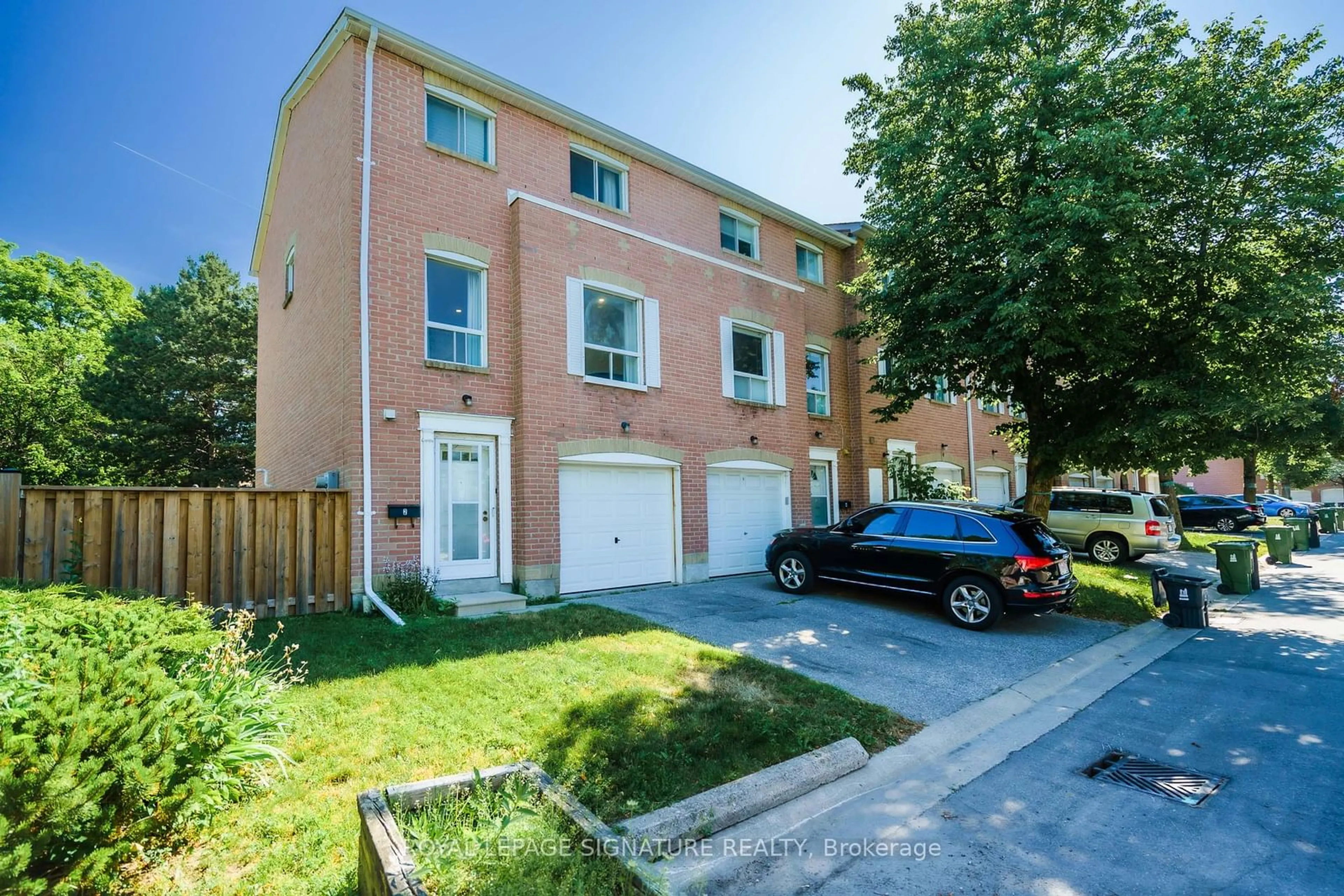 A pic from outside/outdoor area/front of a property/back of a property/a pic from drone, street for 200 Murison Blvd #2, Toronto Ontario M1B 3R9