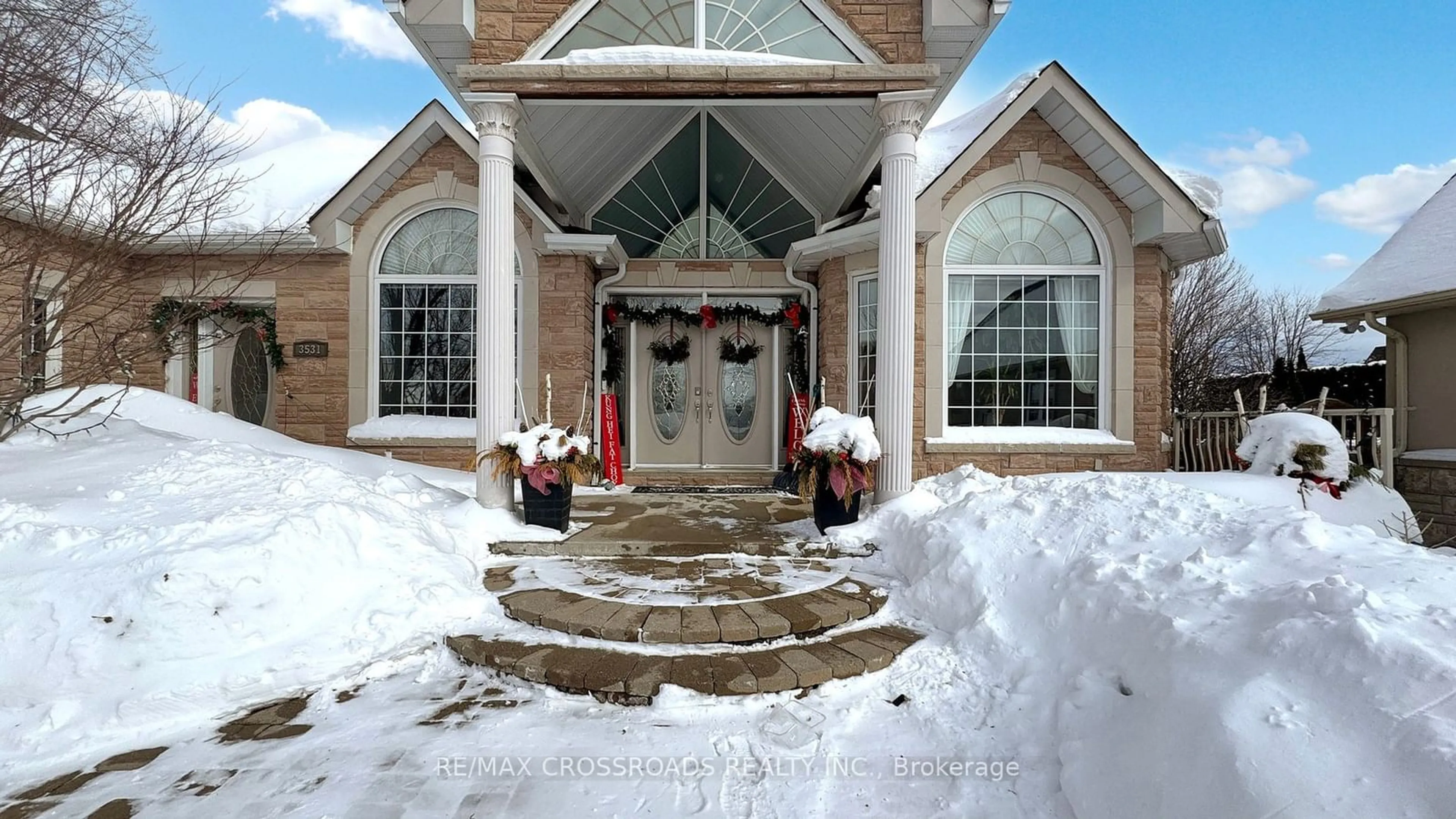 Indoor foyer for 3531 Garrard Rd, Whitby Ontario L1R 3L1