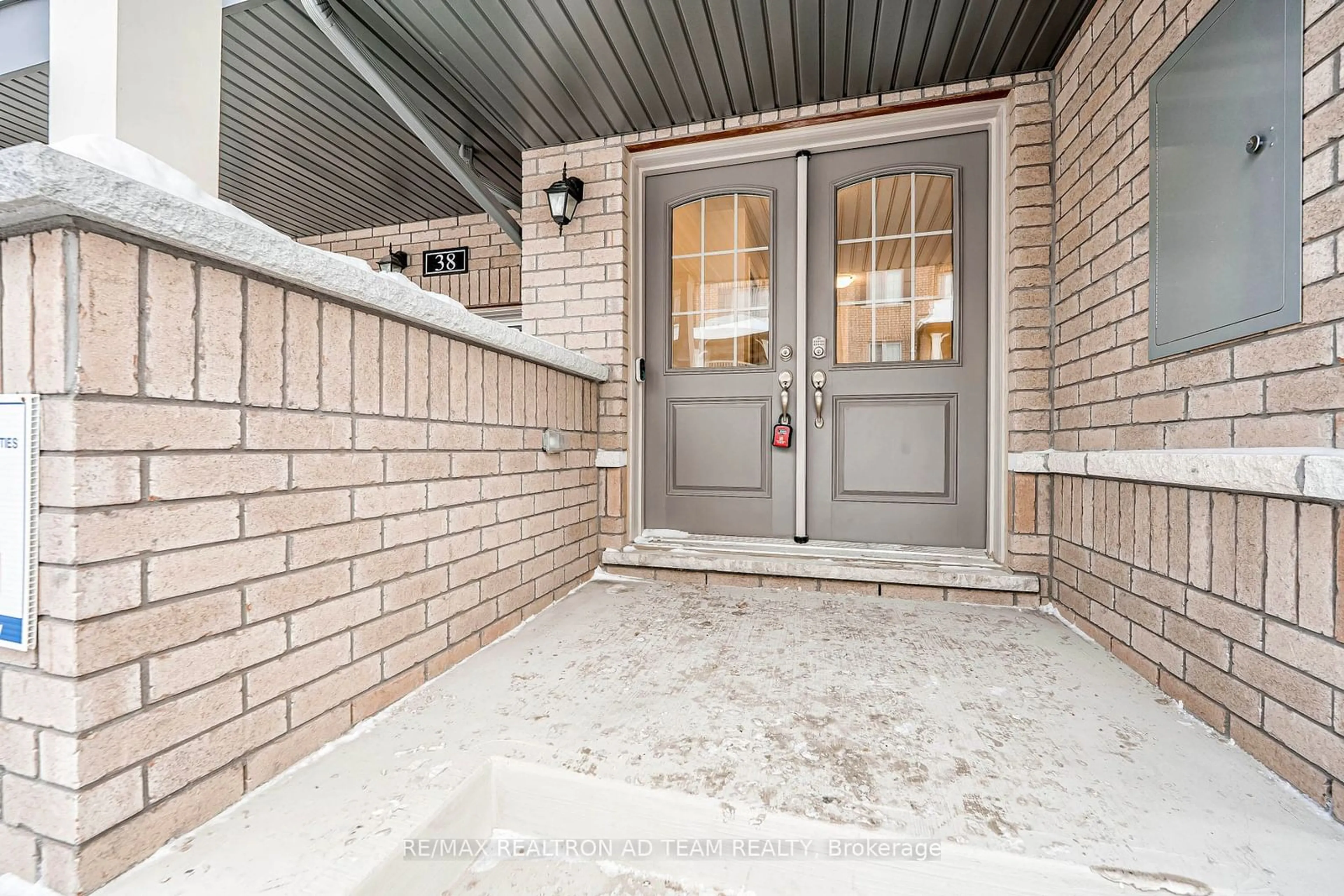 Indoor entryway for 38 Amulet Way, Whitby Ontario L1R 0R5